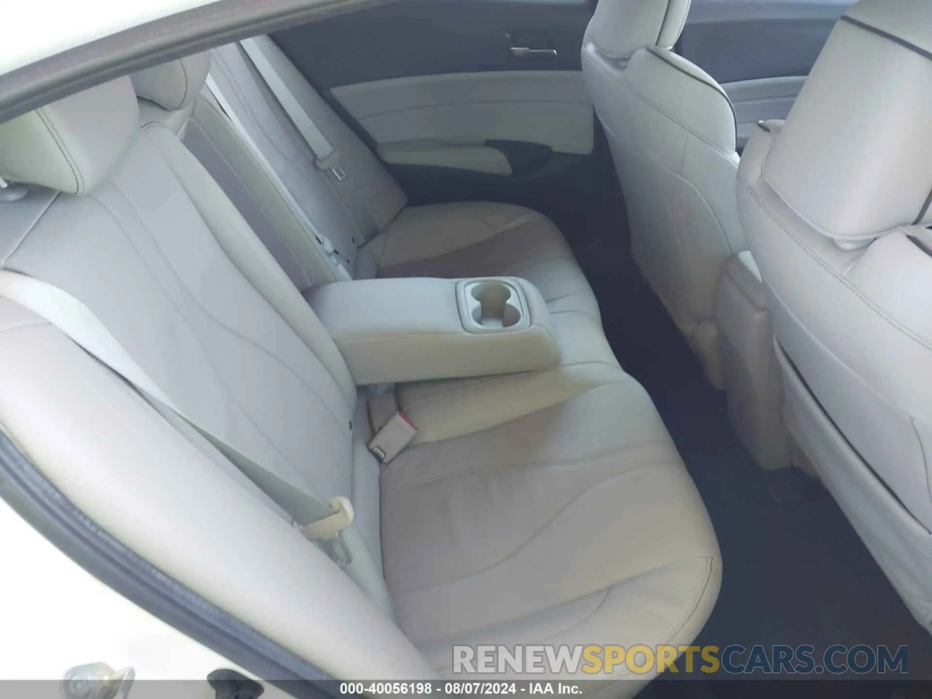 8 fotografías del automóvil dañado 19UDE2F70LA010403 ACURA ILX 2020