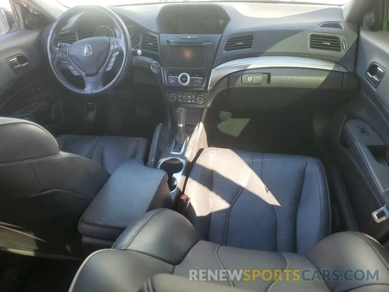 8 fotografías del automóvil dañado 19UDE2F79LA010268 ACURA ILX 2020