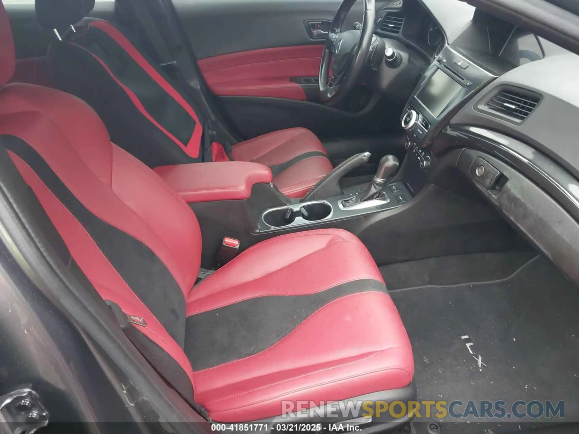 5 fotografías del automóvil dañado 19UDE2F81LA003713 ACURA ILX 2020