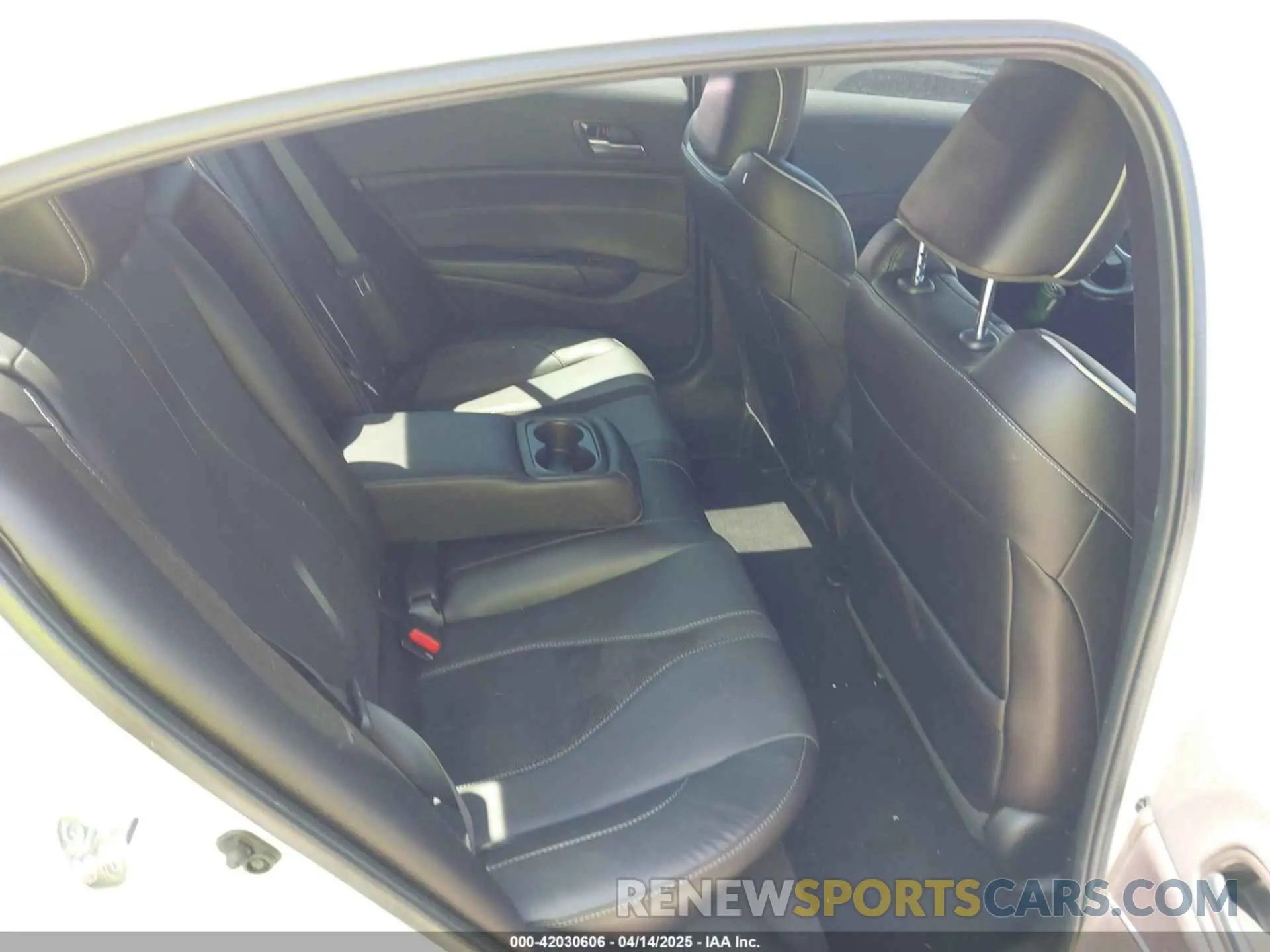8 fotografías del automóvil dañado 19UDE2F82LA010007 ACURA ILX 2020