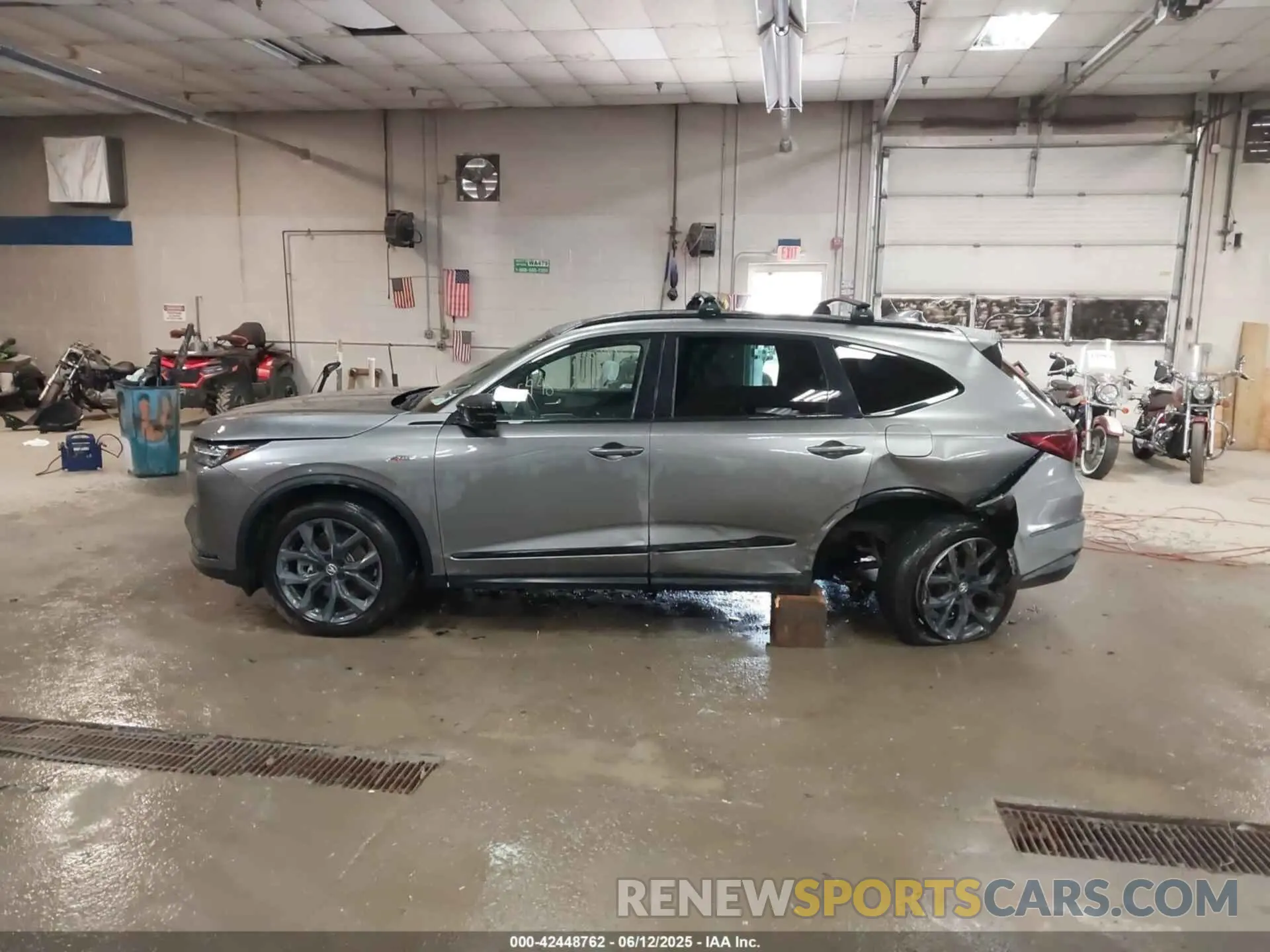 14 fotografías del automóvil dañado 5J8YE1H0XPL043110 ACURA MDX 2023