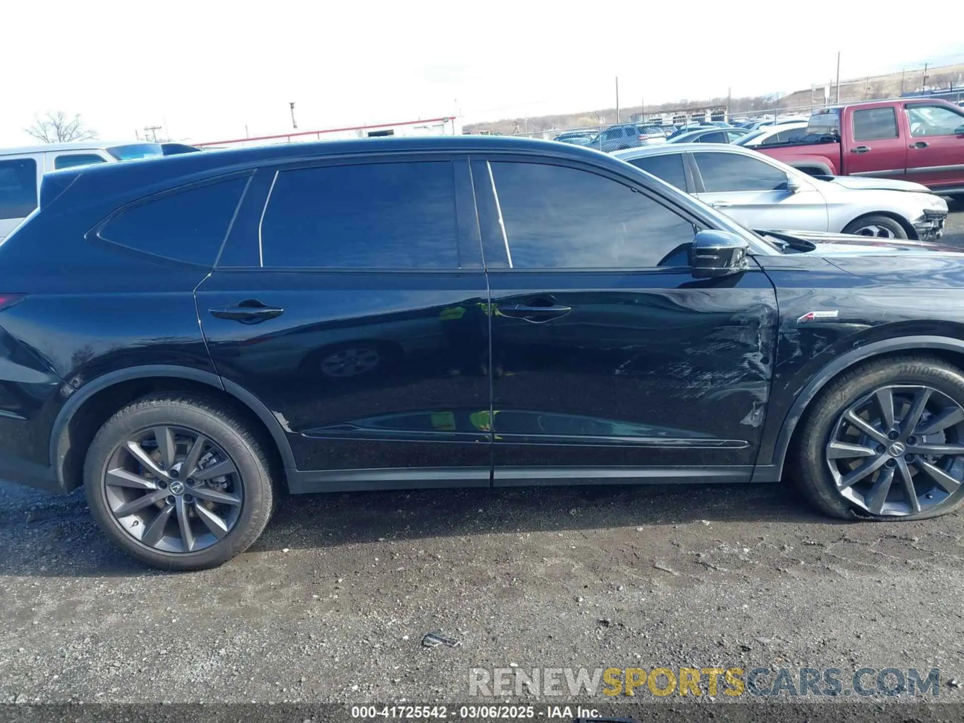 13 fotografías del automóvil dañado 5J8YE1H07SL000336 ACURA MDX 2025