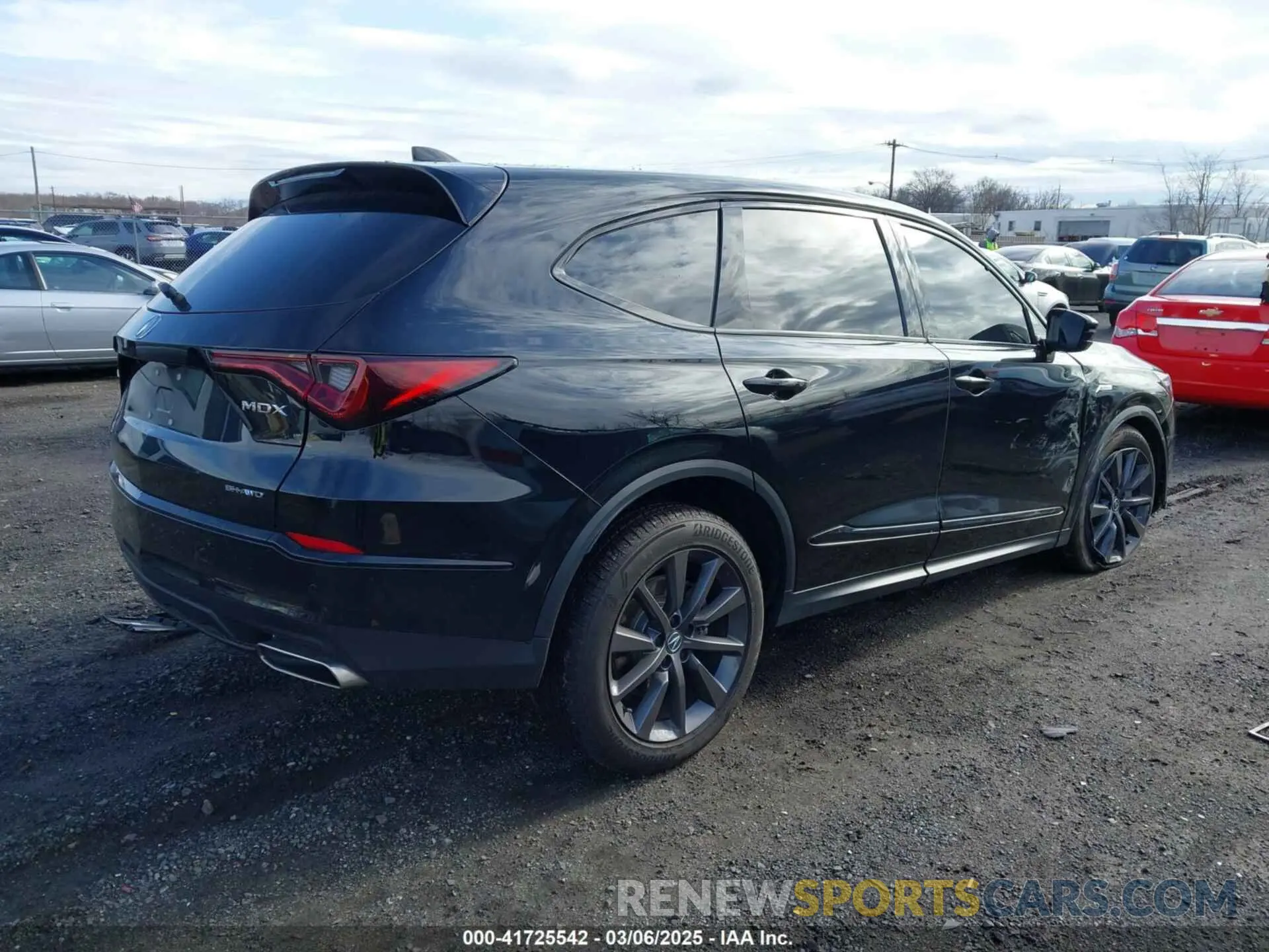 4 fotografías del automóvil dañado 5J8YE1H07SL000336 ACURA MDX 2025