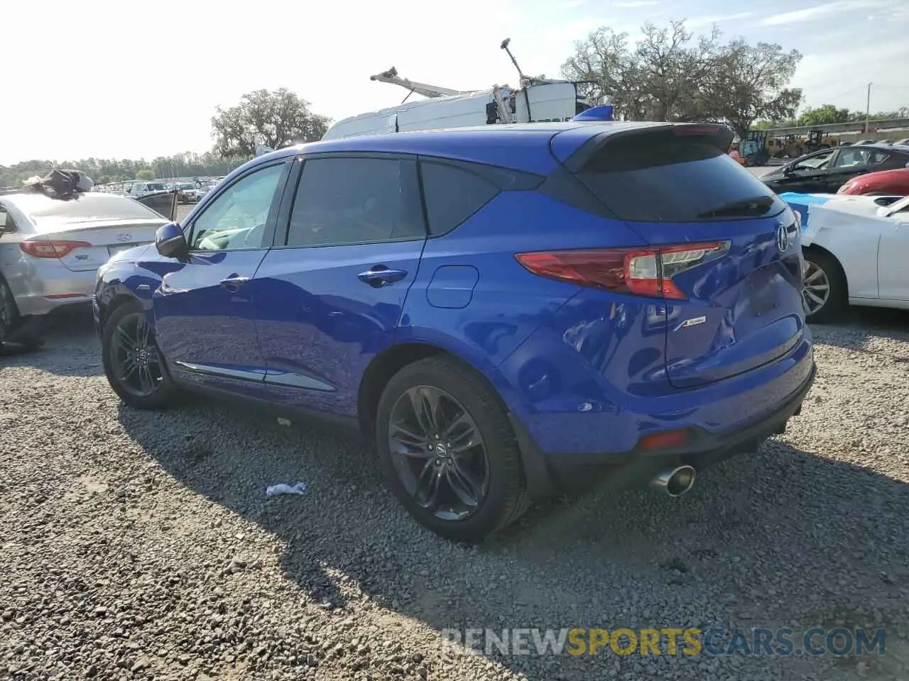 2 fotografías del automóvil dañado 5J8TC1H64KL004963 ACURA RDX 2019