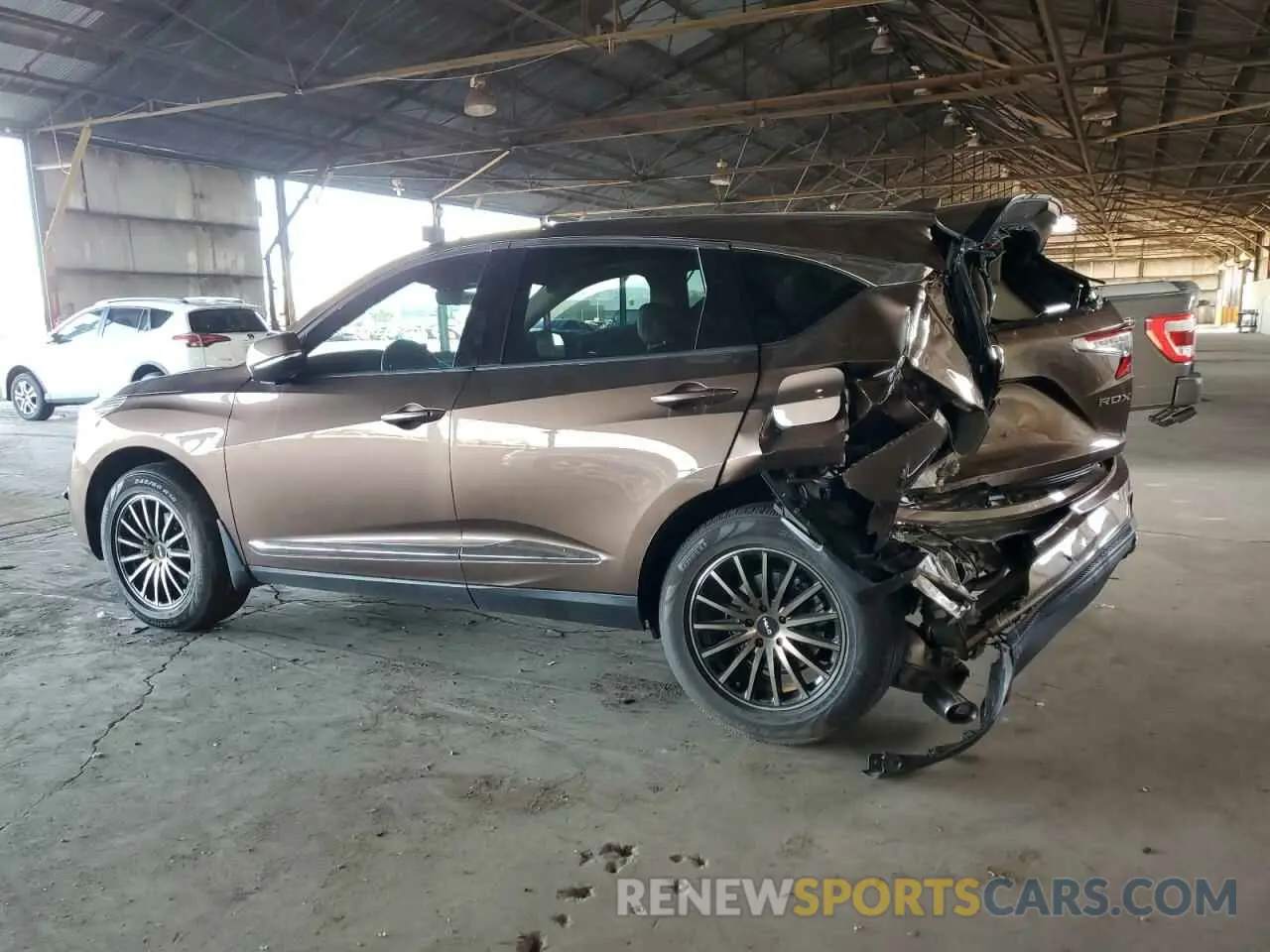 2 fotografías del automóvil dañado 5J8TC1H76KL008358 ACURA RDX 2019
