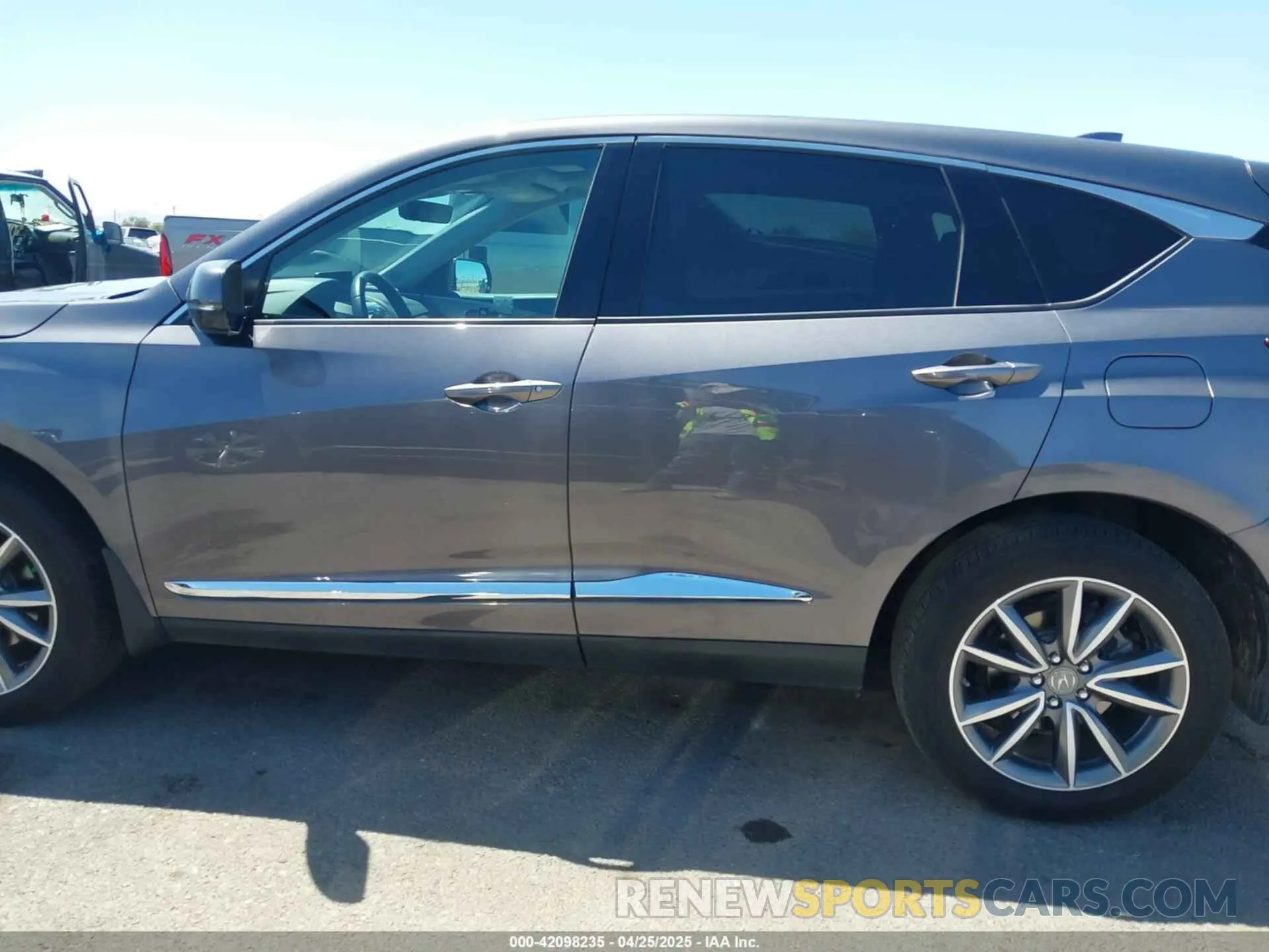 14 fotografías del automóvil dañado 5J8TC2H5XKL005340 ACURA RDX 2019
