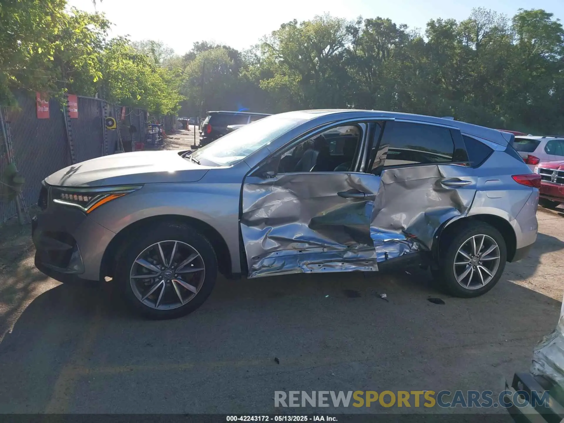 14 fotografías del automóvil dañado 5J8TC2H5XLL017439 ACURA RDX 2020