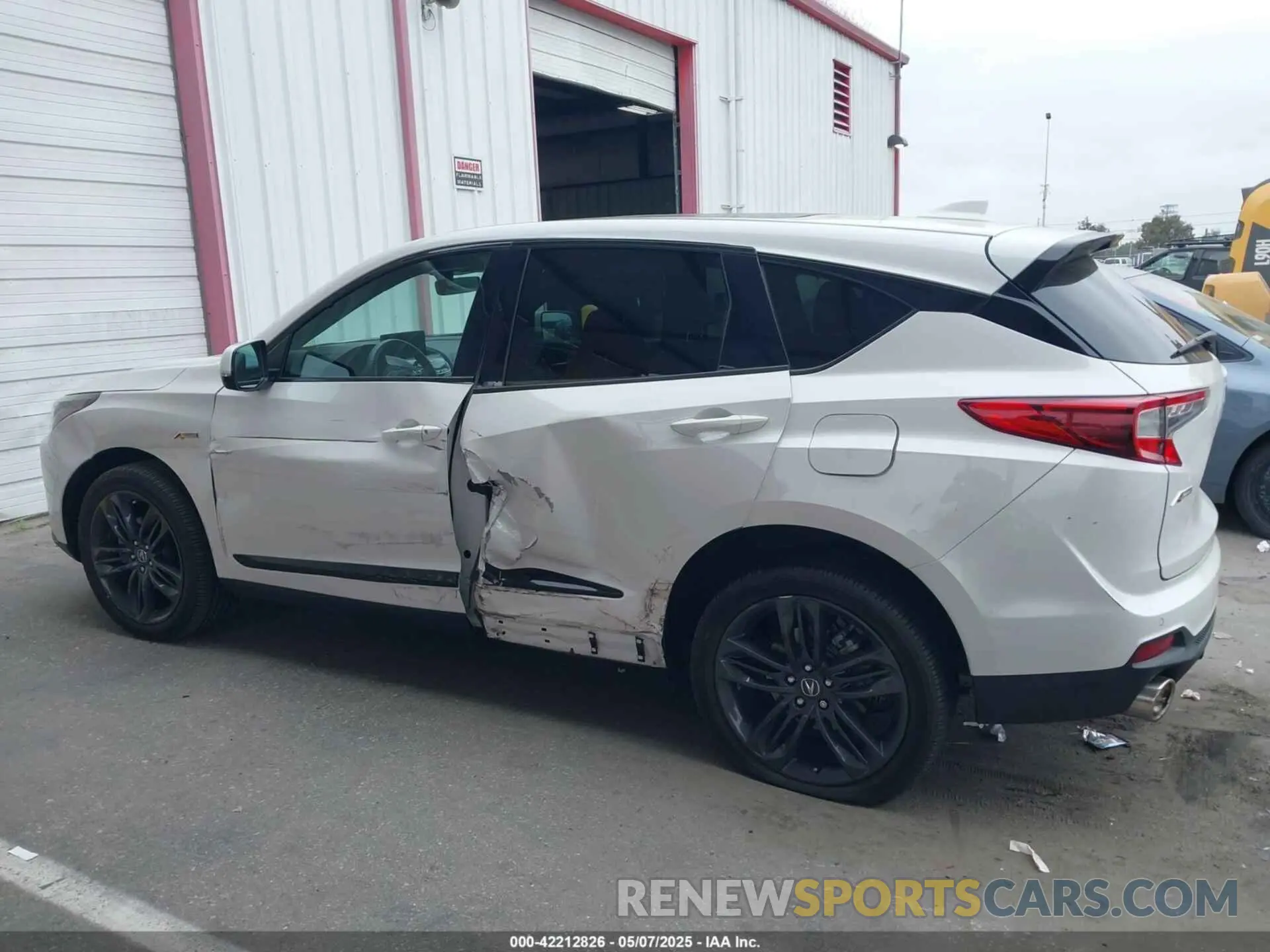 14 fotografías del automóvil dañado 5J8TC1H65NL006760 ACURA RDX 2022