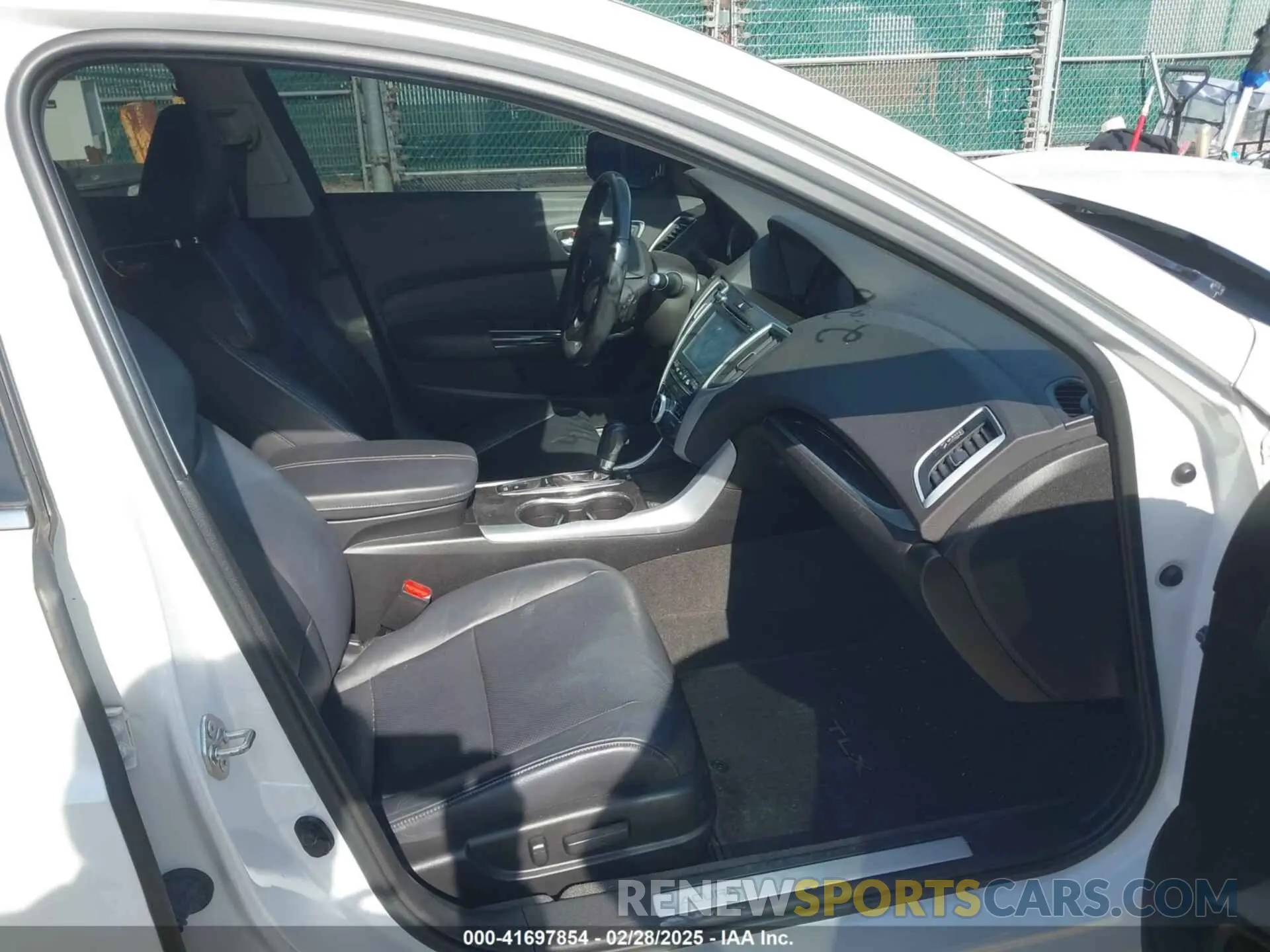 5 fotografías del automóvil dañado 19UUB1F58KA000797 ACURA TLX 2019