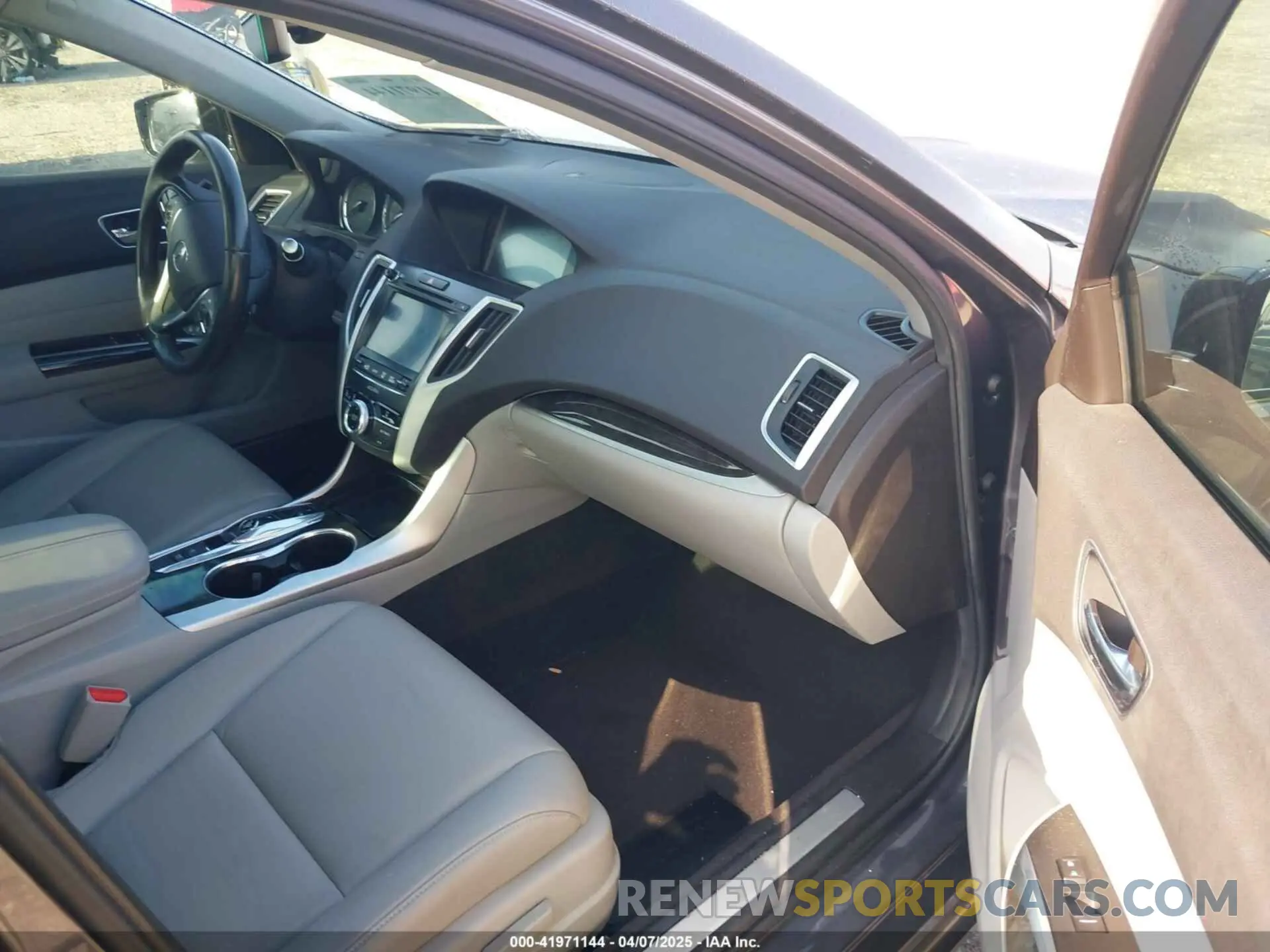 5 fotografías del automóvil dañado 19UUB2F39KA004586 ACURA TLX 2019