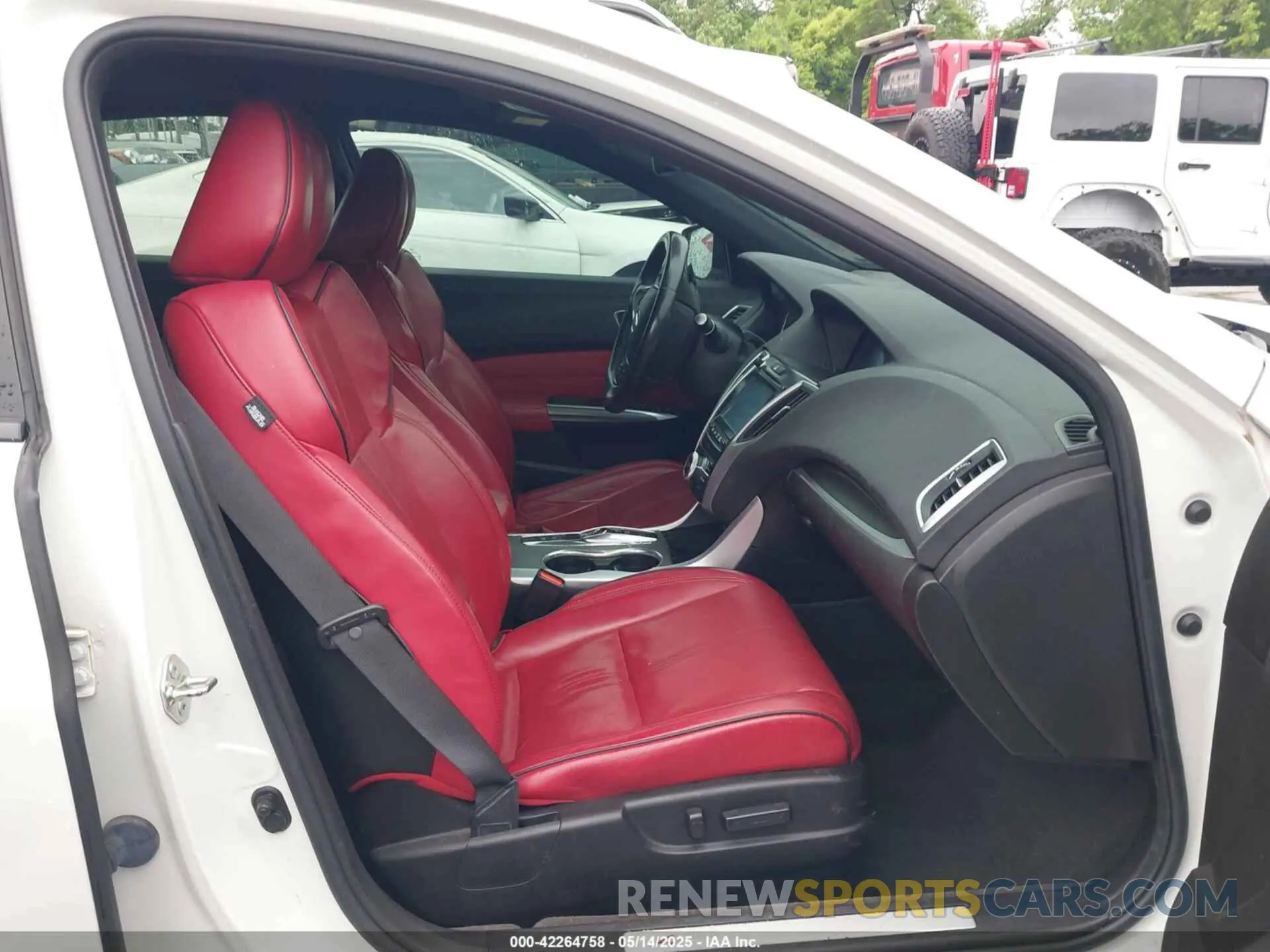 5 fotografías del automóvil dañado 19UUB2F63KA004061 ACURA TLX 2019