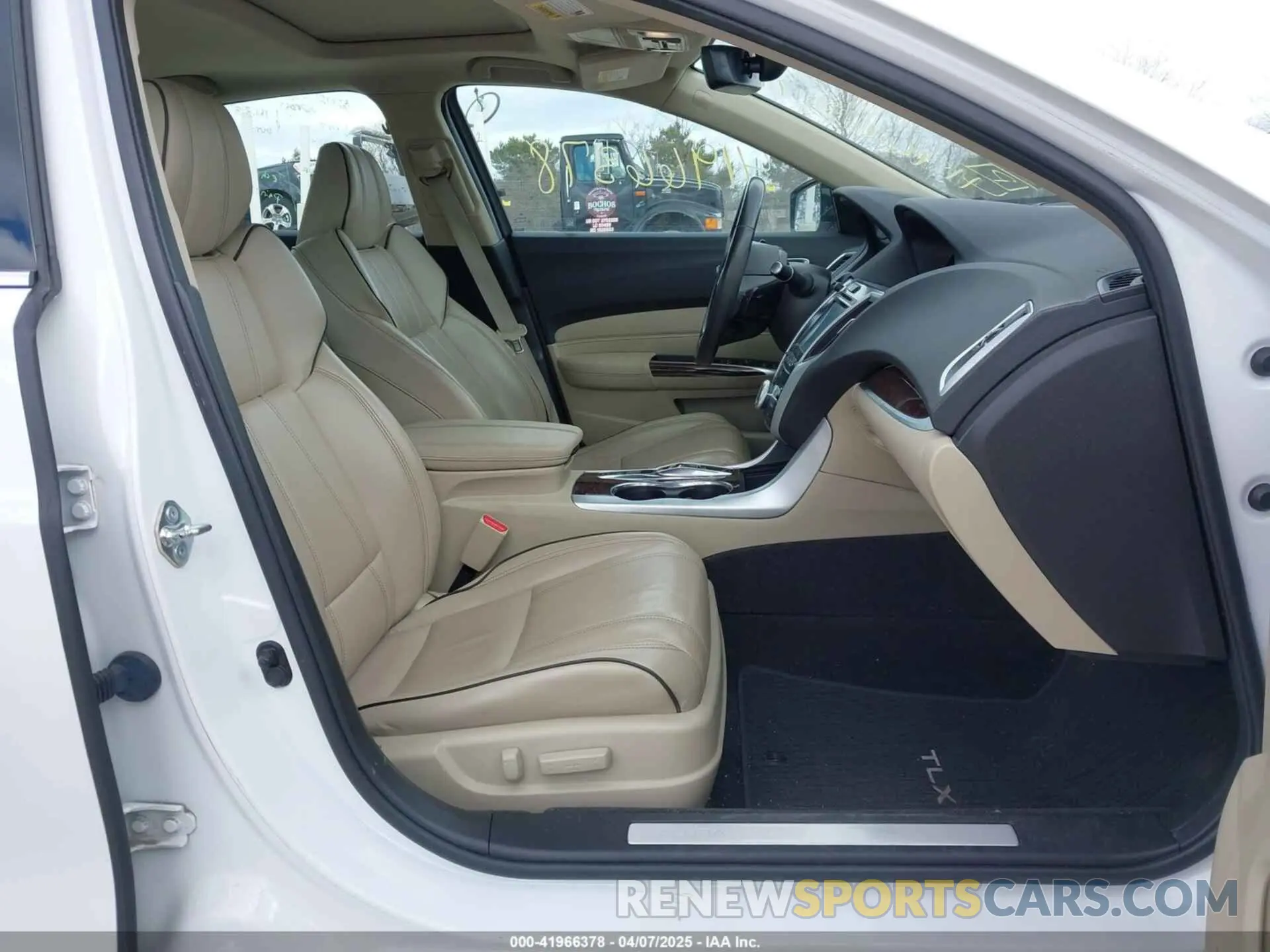 5 fotografías del automóvil dañado 19UUB3F47KA004276 ACURA TLX 2019