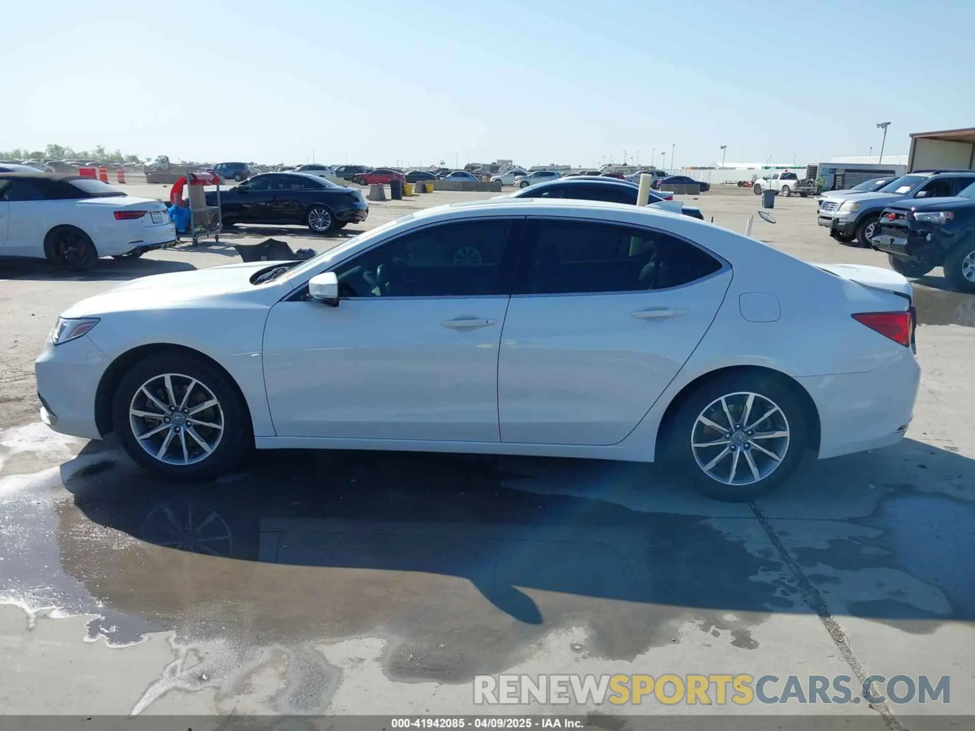 14 fotografías del automóvil dañado 19UUB1F32LA011682 ACURA TLX 2020
