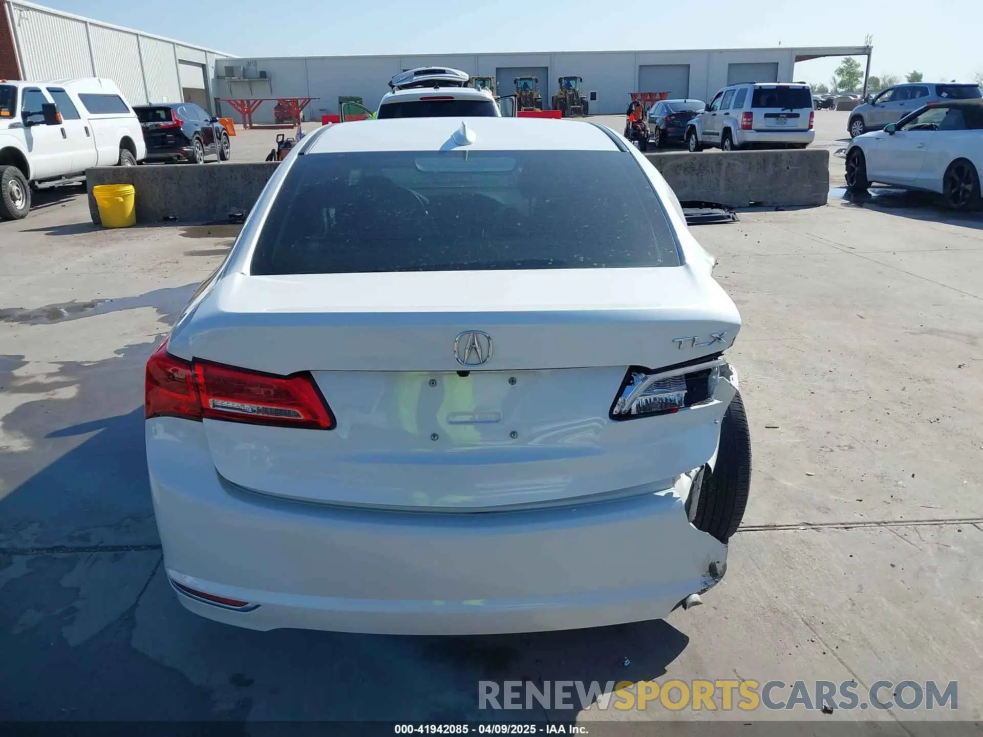 16 fotografías del automóvil dañado 19UUB1F32LA011682 ACURA TLX 2020