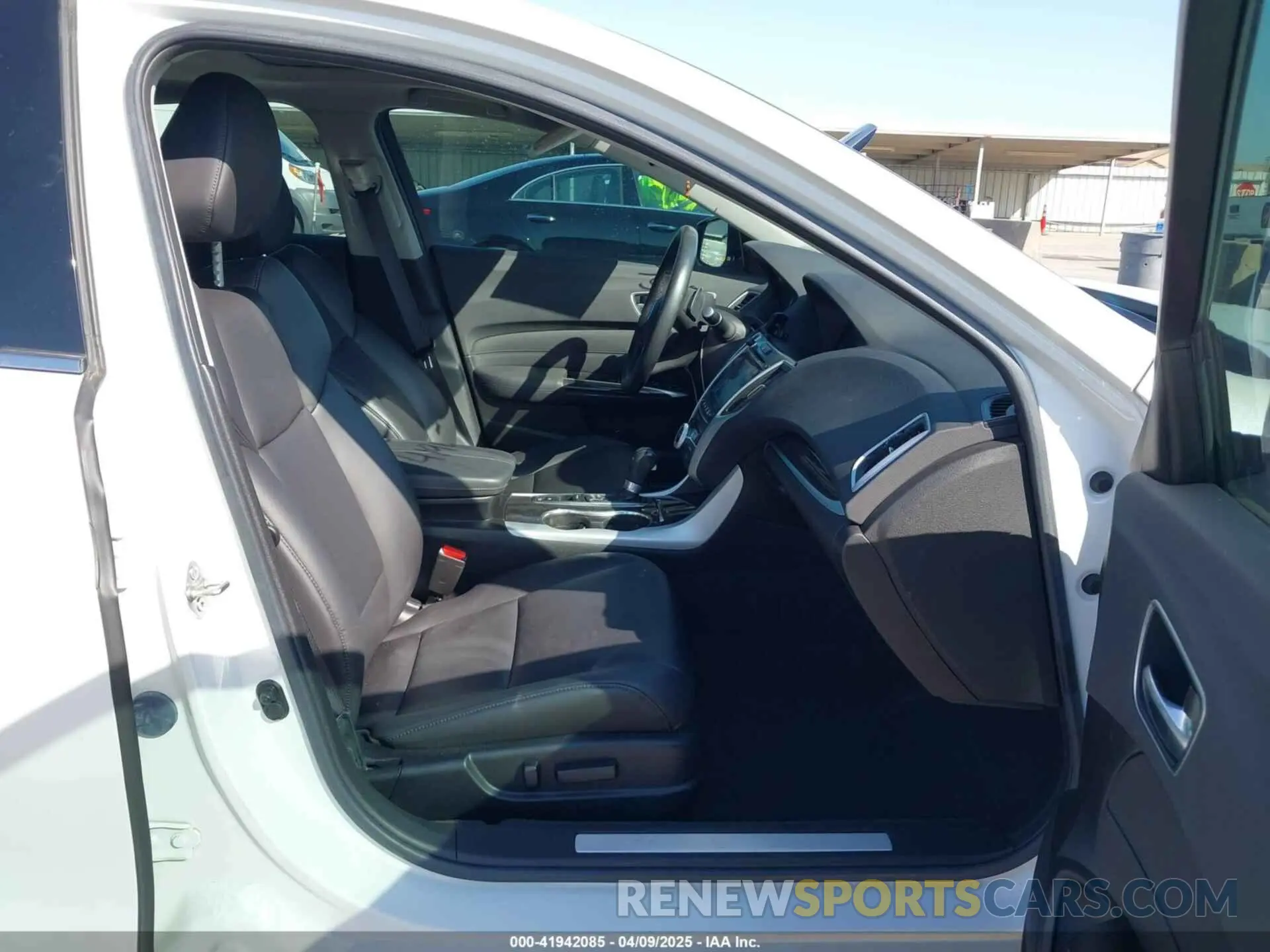 5 fotografías del automóvil dañado 19UUB1F32LA011682 ACURA TLX 2020