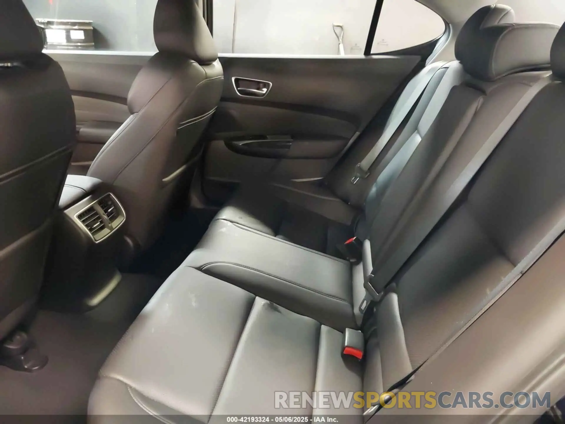 8 fotografías del automóvil dañado 19UUB1F53LA006637 ACURA TLX 2020