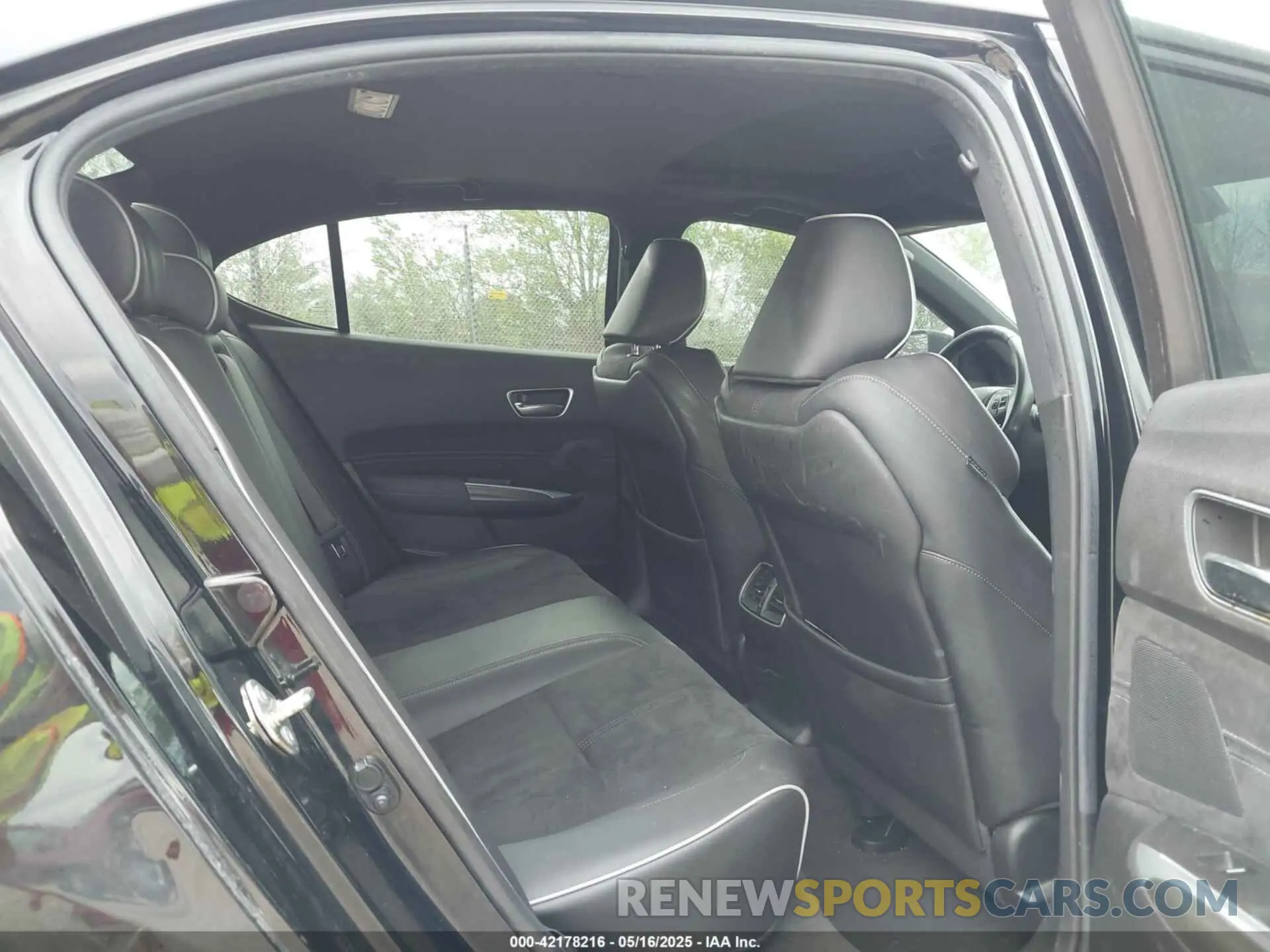 8 fotografías del automóvil dañado 19UUB3F60LA002856 ACURA TLX 2020