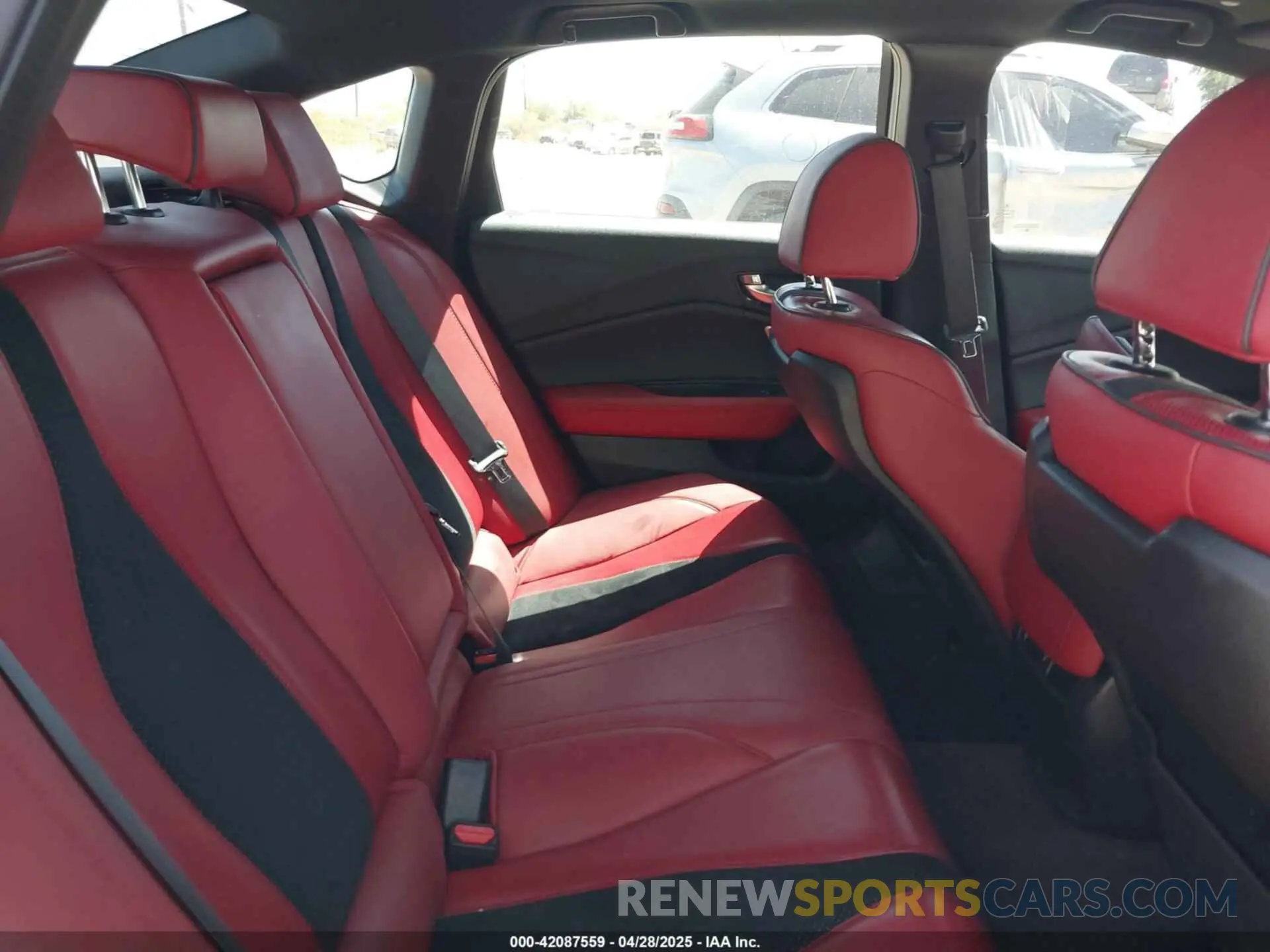 8 fotografías del automóvil dañado 19UUB5F55MA007104 ACURA TLX 2021