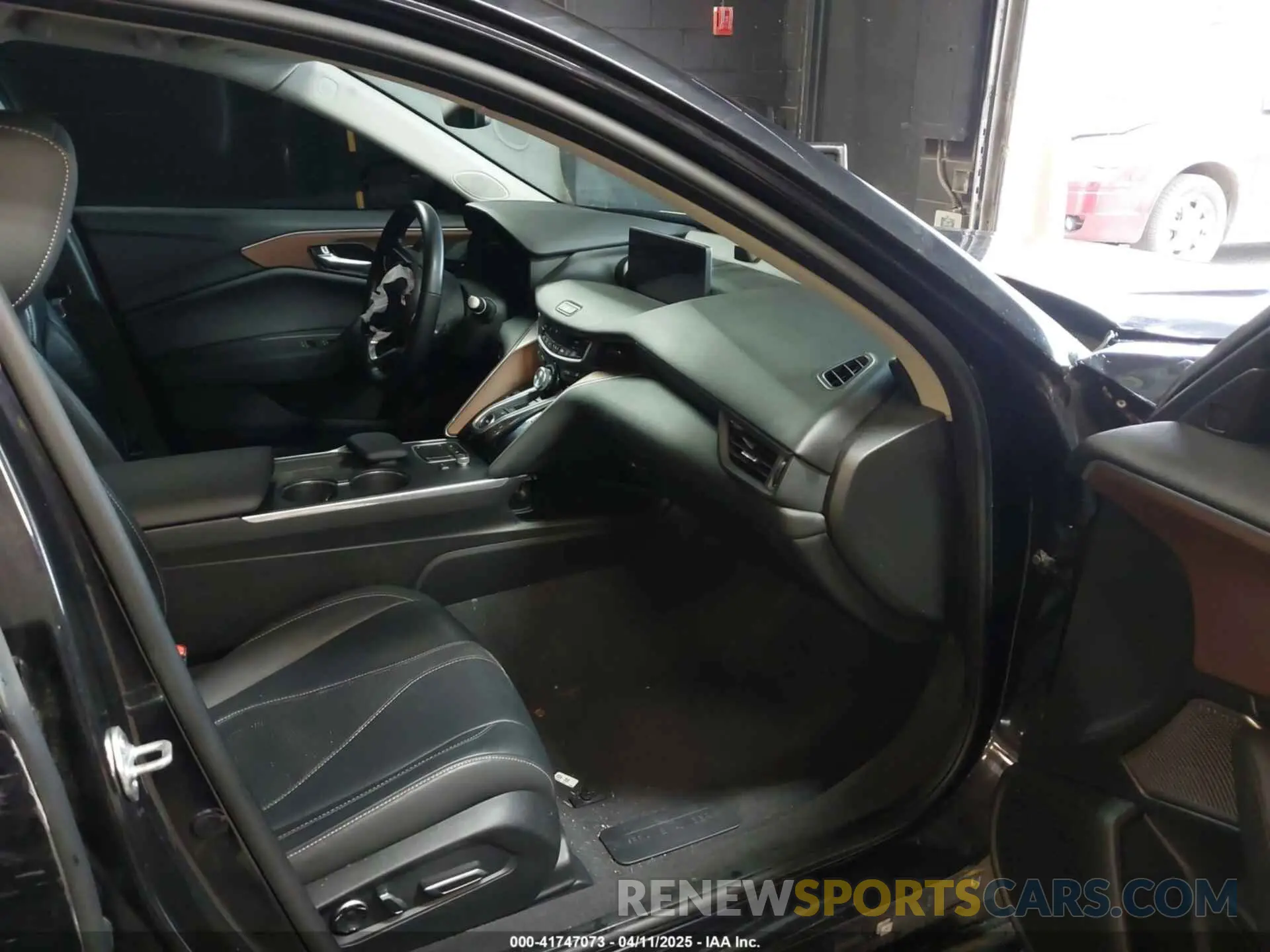 5 fotografías del automóvil dañado 19UUB6F41MA010563 ACURA TLX 2021