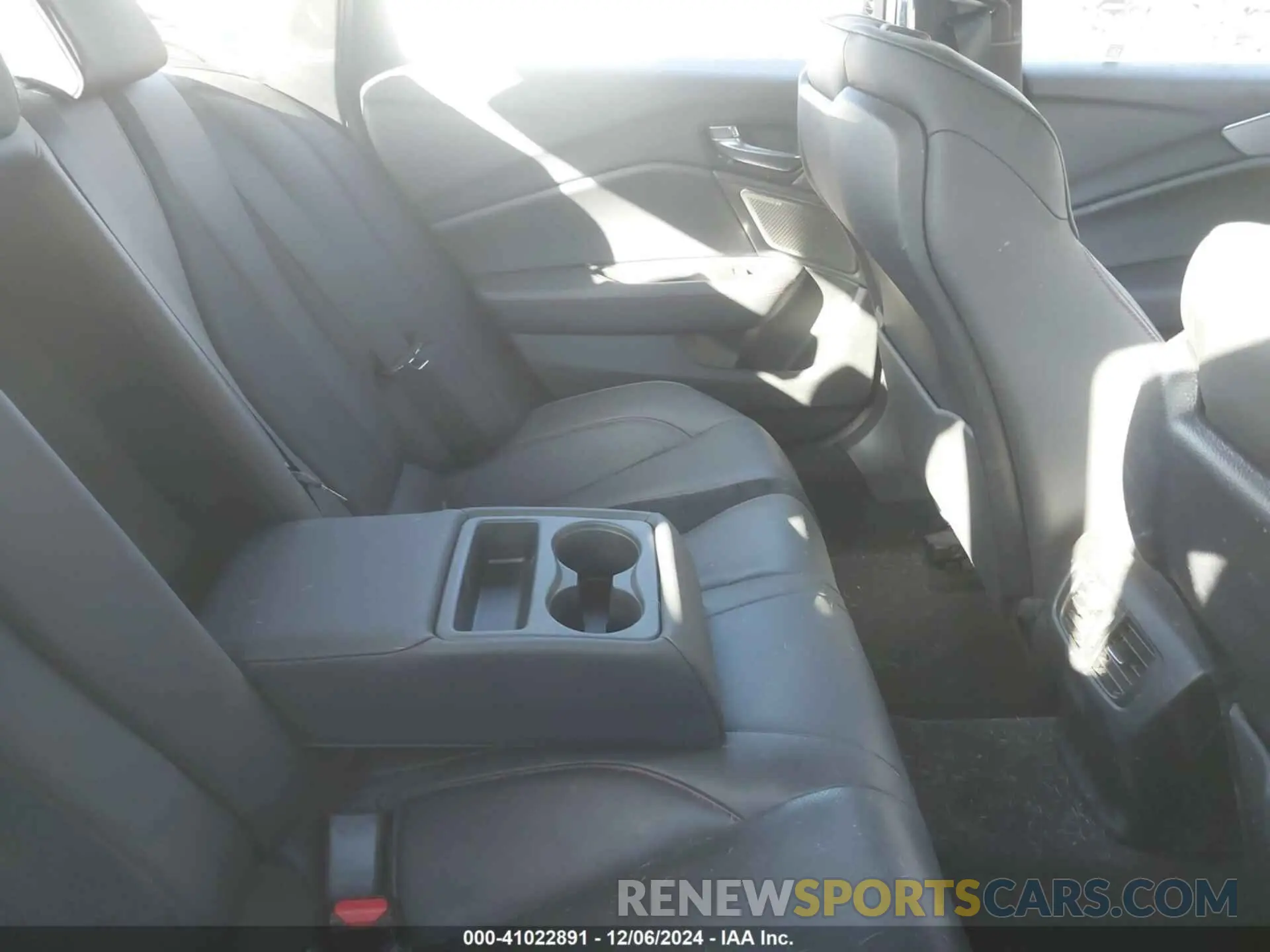 8 fotografías del automóvil dañado 19UUB6F52NA003485 ACURA TLX 2022