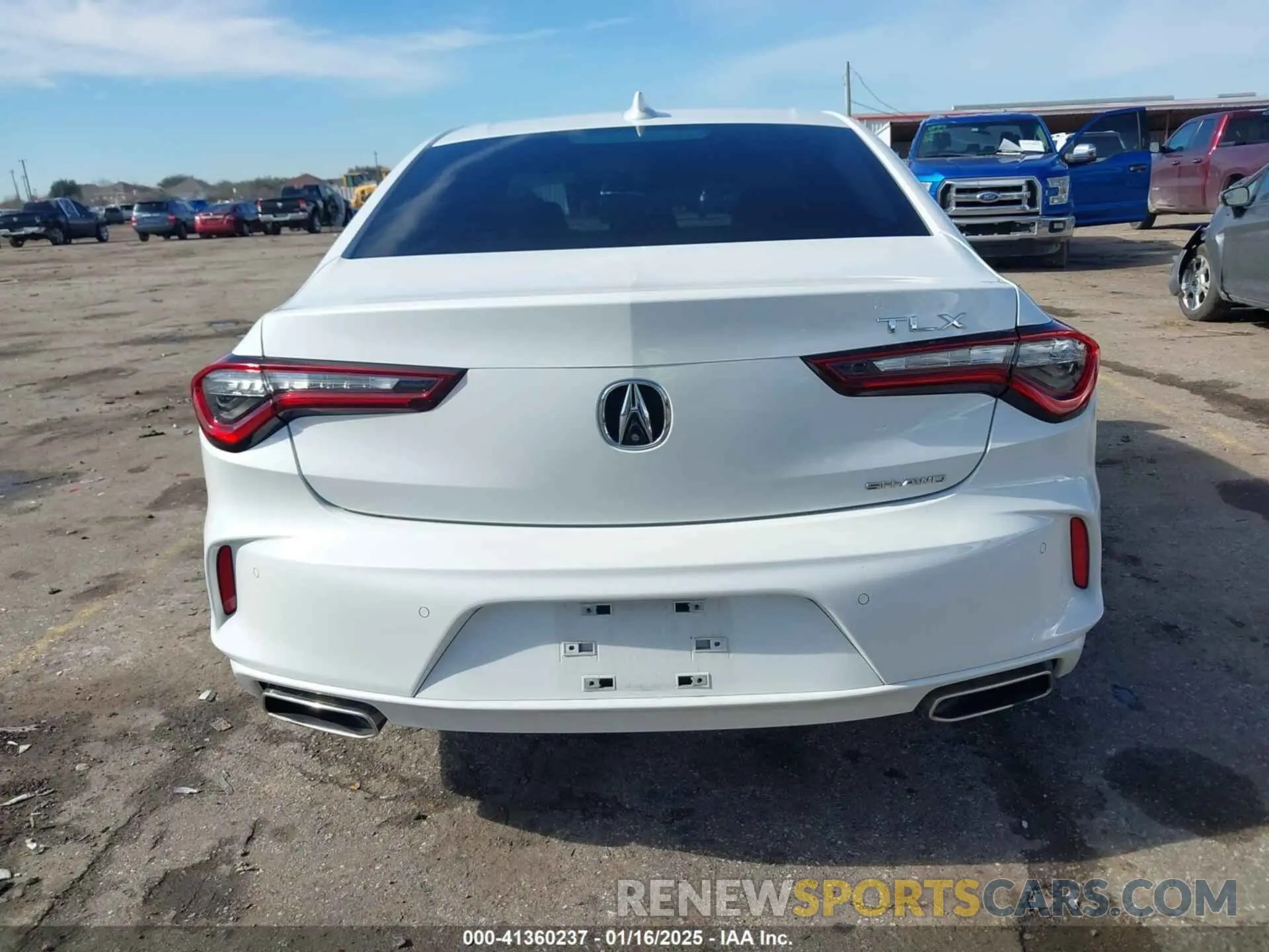 16 fotografías del automóvil dañado 19UUB6F65PA003881 ACURA TLX 2023