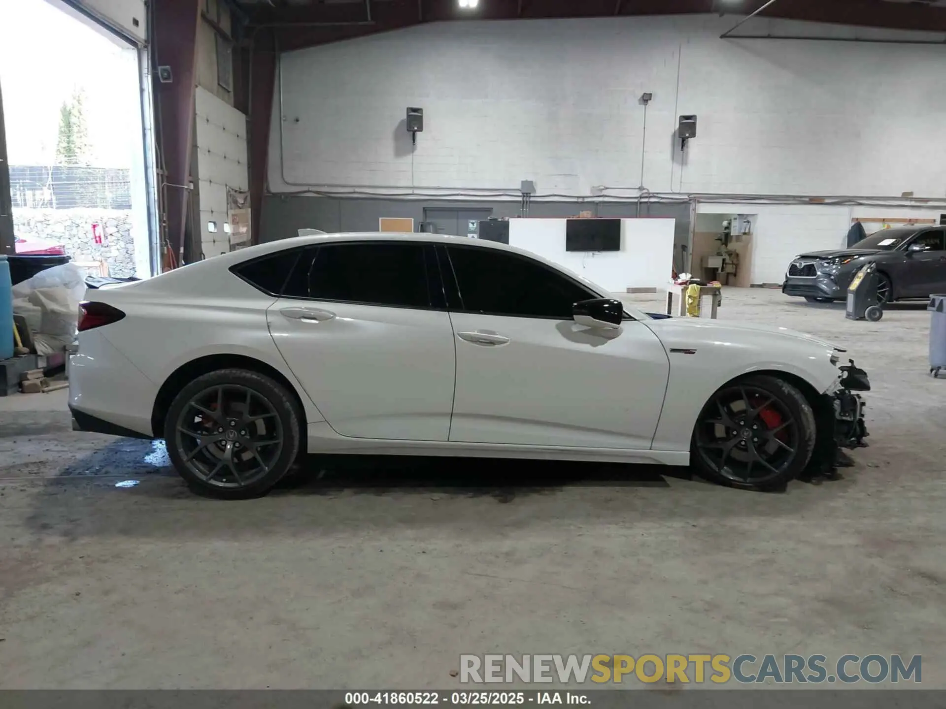 13 fotografías del automóvil dañado 19UUB7F95PA002147 ACURA TLX 2023