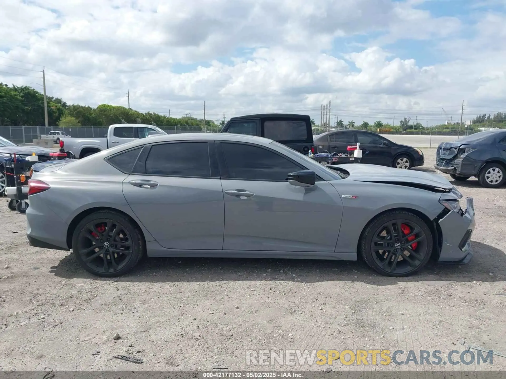 12 fotografías del automóvil dañado 19UUB7F08RA000445 ACURA TLX 2024