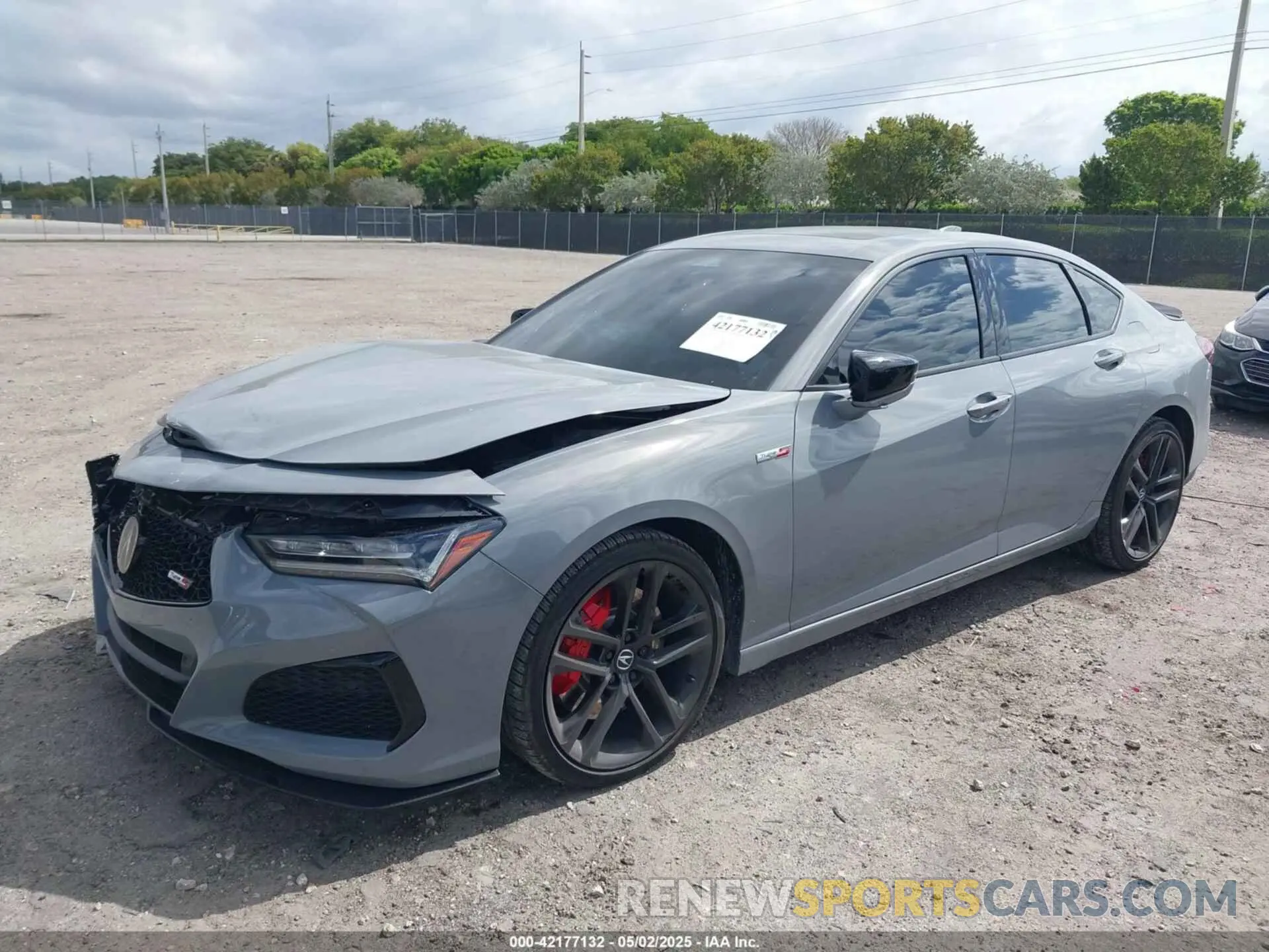 2 fotografías del automóvil dañado 19UUB7F08RA000445 ACURA TLX 2024