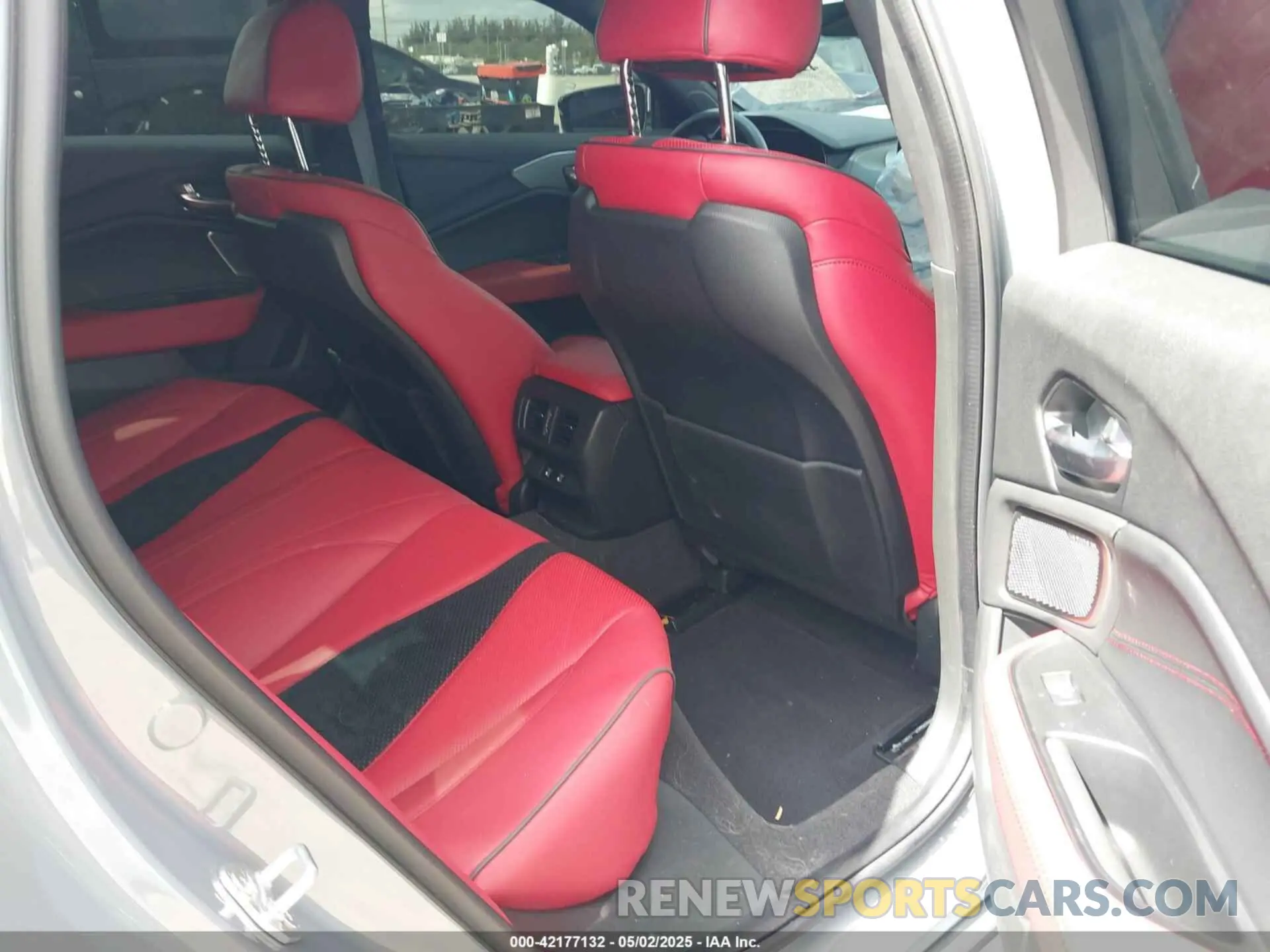 8 fotografías del automóvil dañado 19UUB7F08RA000445 ACURA TLX 2024
