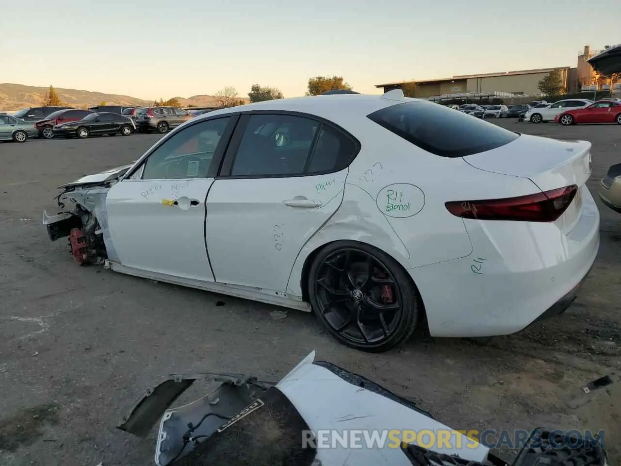 2 fotografías del automóvil dañado ZARFAMAN3K7613786 ALFA ROMEO GIULIA 2019