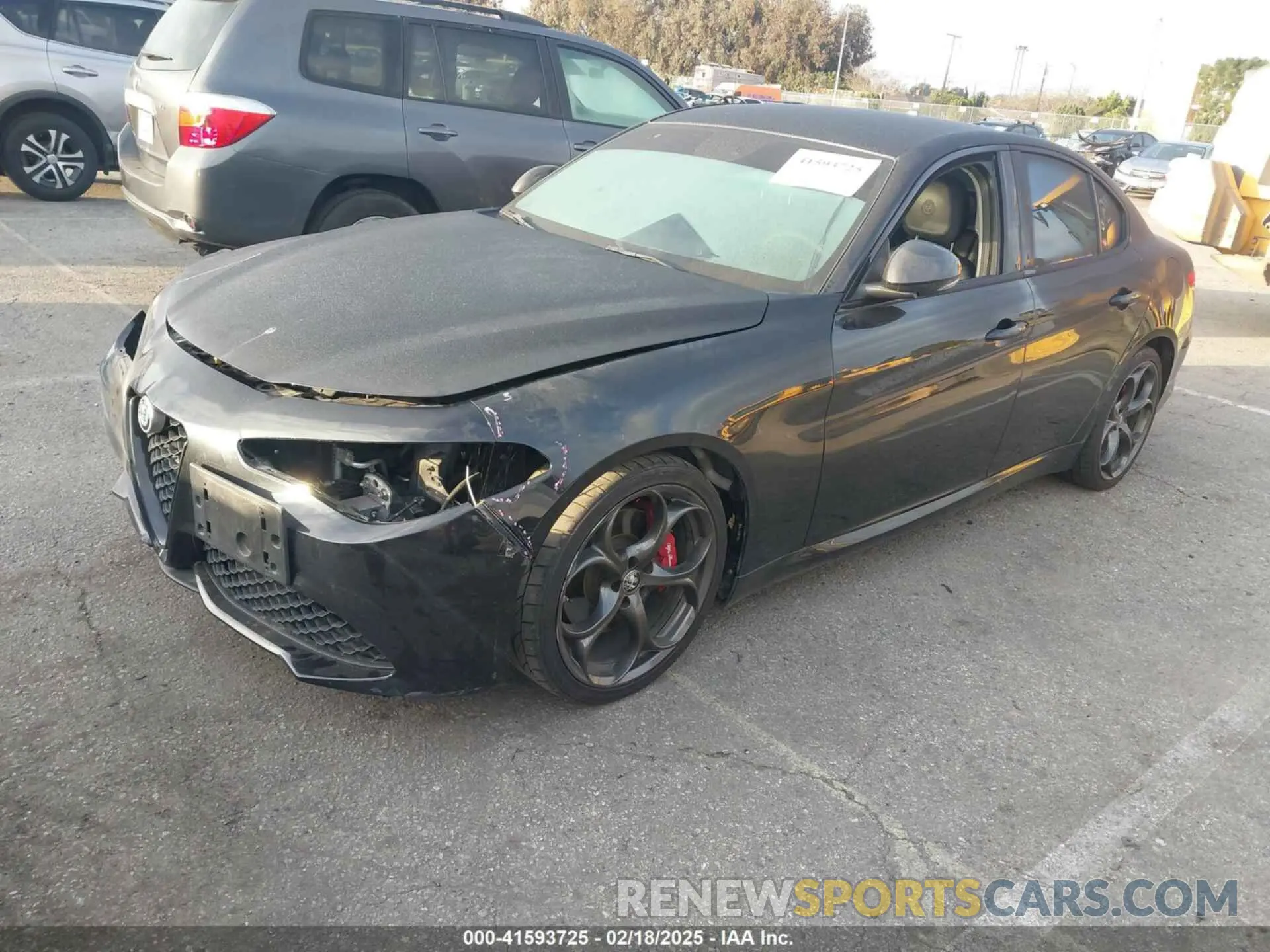 2 fotografías del automóvil dañado ZARFAMAN4K7610914 ALFA ROMEO GIULIA 2019