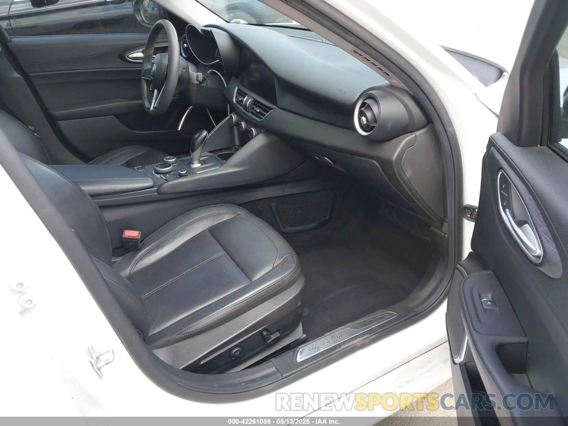 5 fotografías del automóvil dañado ZARFAMAN5K7612770 ALFA ROMEO GIULIA 2019