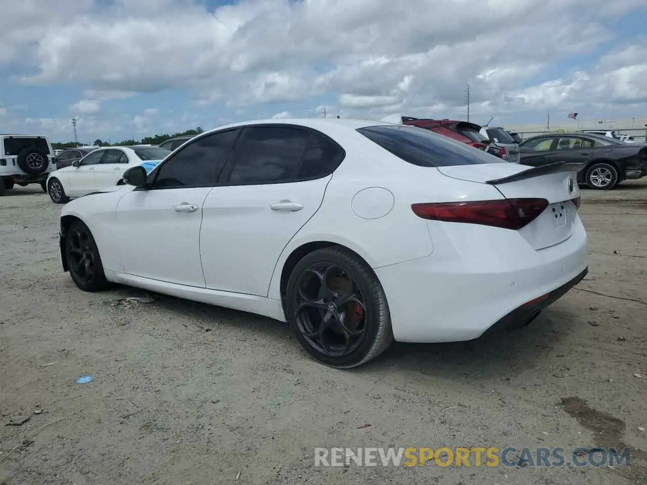 2 fotografías del automóvil dañado ZARFAMANXK7600999 ALFA ROMEO GIULIA 2019