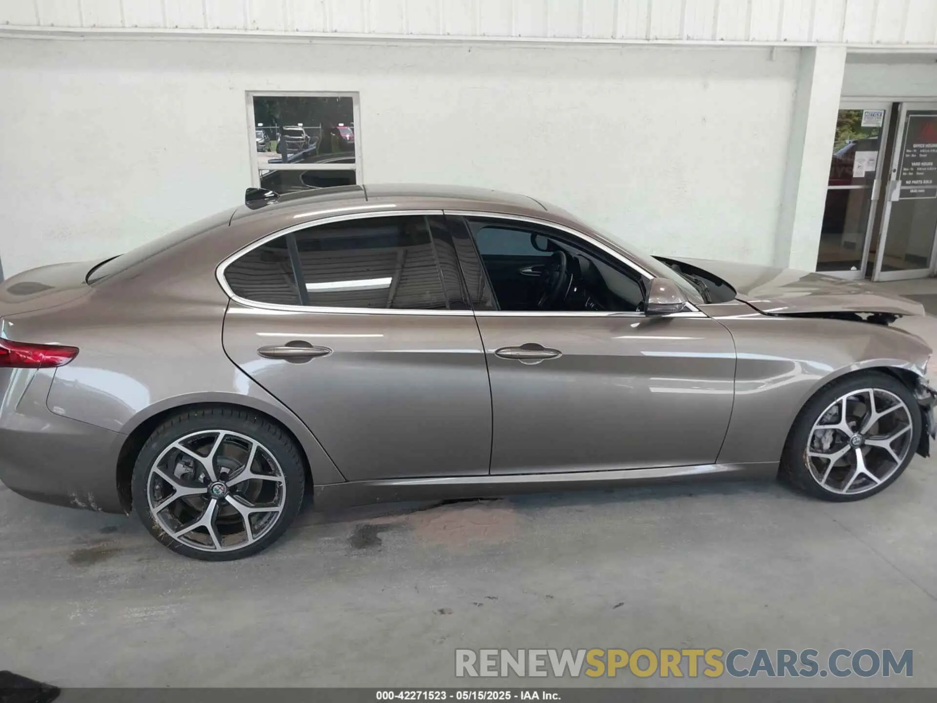 13 fotografías del automóvil dañado ZARFAMBN1K7599269 ALFA ROMEO GIULIA 2019