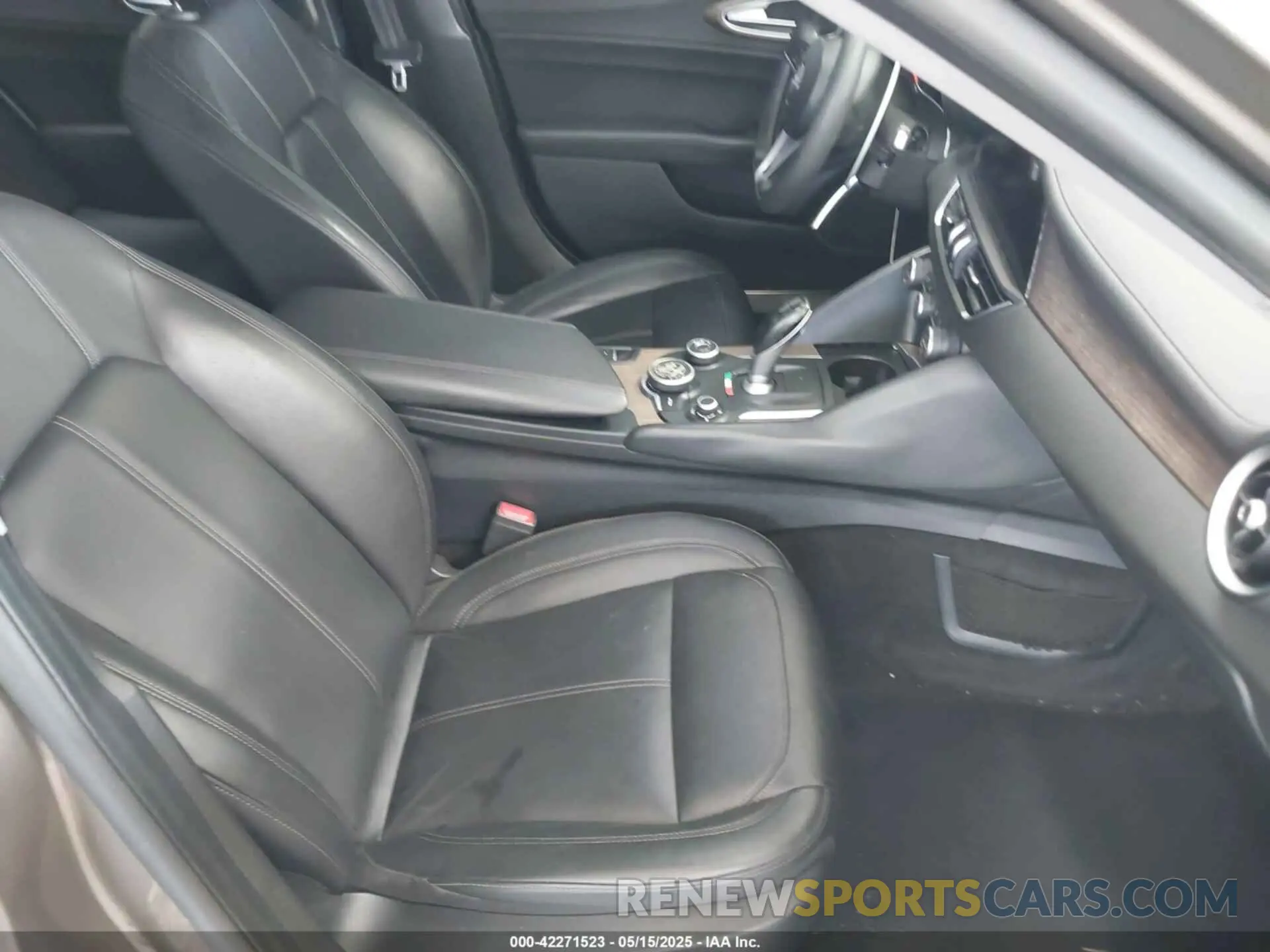 5 fotografías del automóvil dañado ZARFAMBN1K7599269 ALFA ROMEO GIULIA 2019