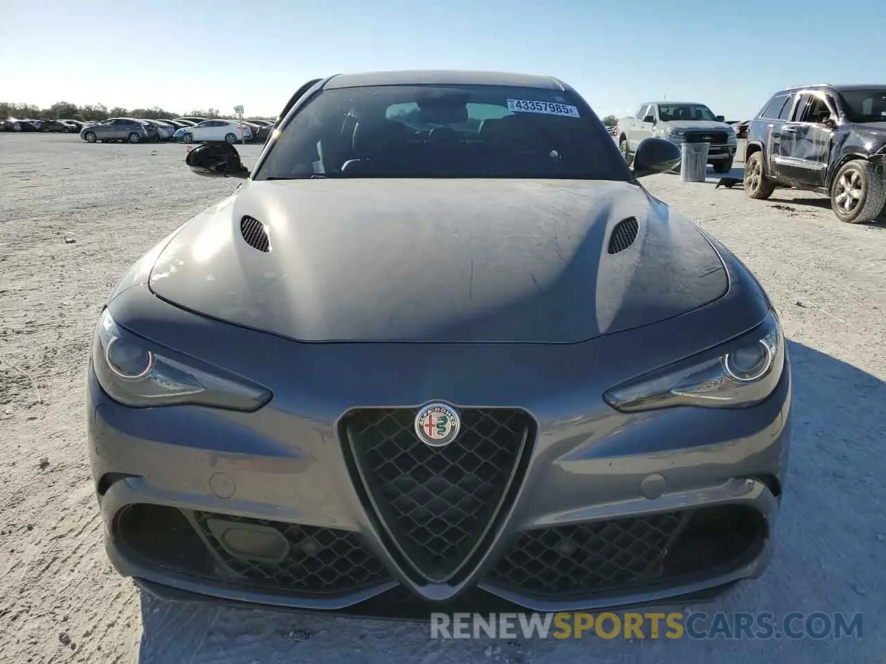 5 fotografías del automóvil dañado ZARFAMEV4K7601298 ALFA ROMEO GIULIA 2019