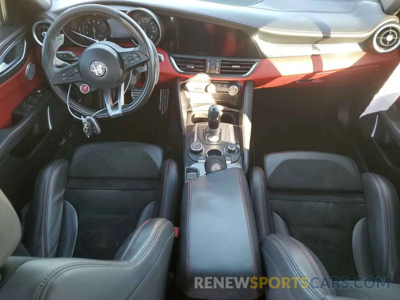 8 fotografías del automóvil dañado ZARFAMEV4K7601298 ALFA ROMEO GIULIA 2019
