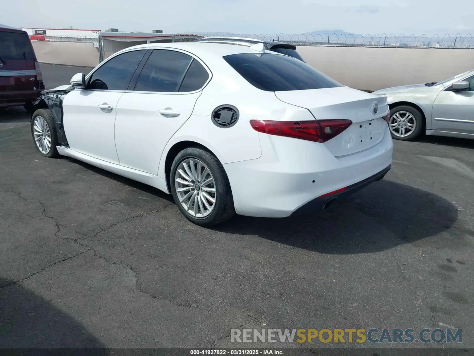3 fotografías del automóvil dañado ZARFAMAN7M7639925 ALFA ROMEO GIULIA 2021