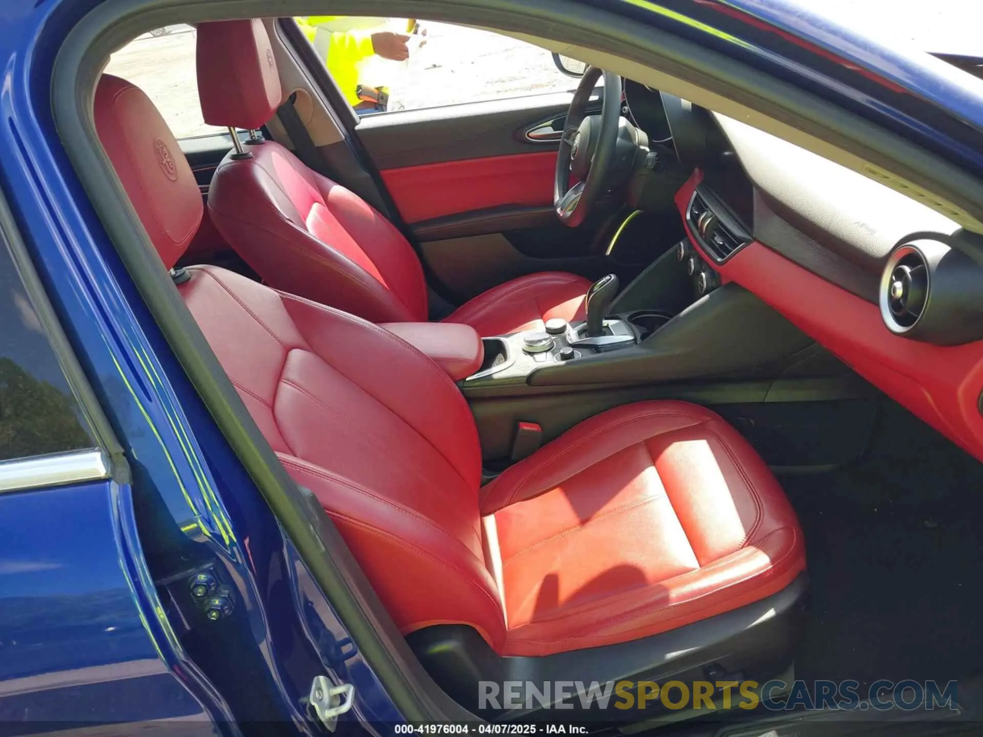 5 fotografías del automóvil dañado ZARFAMAN7M7643215 ALFA ROMEO GIULIA 2021