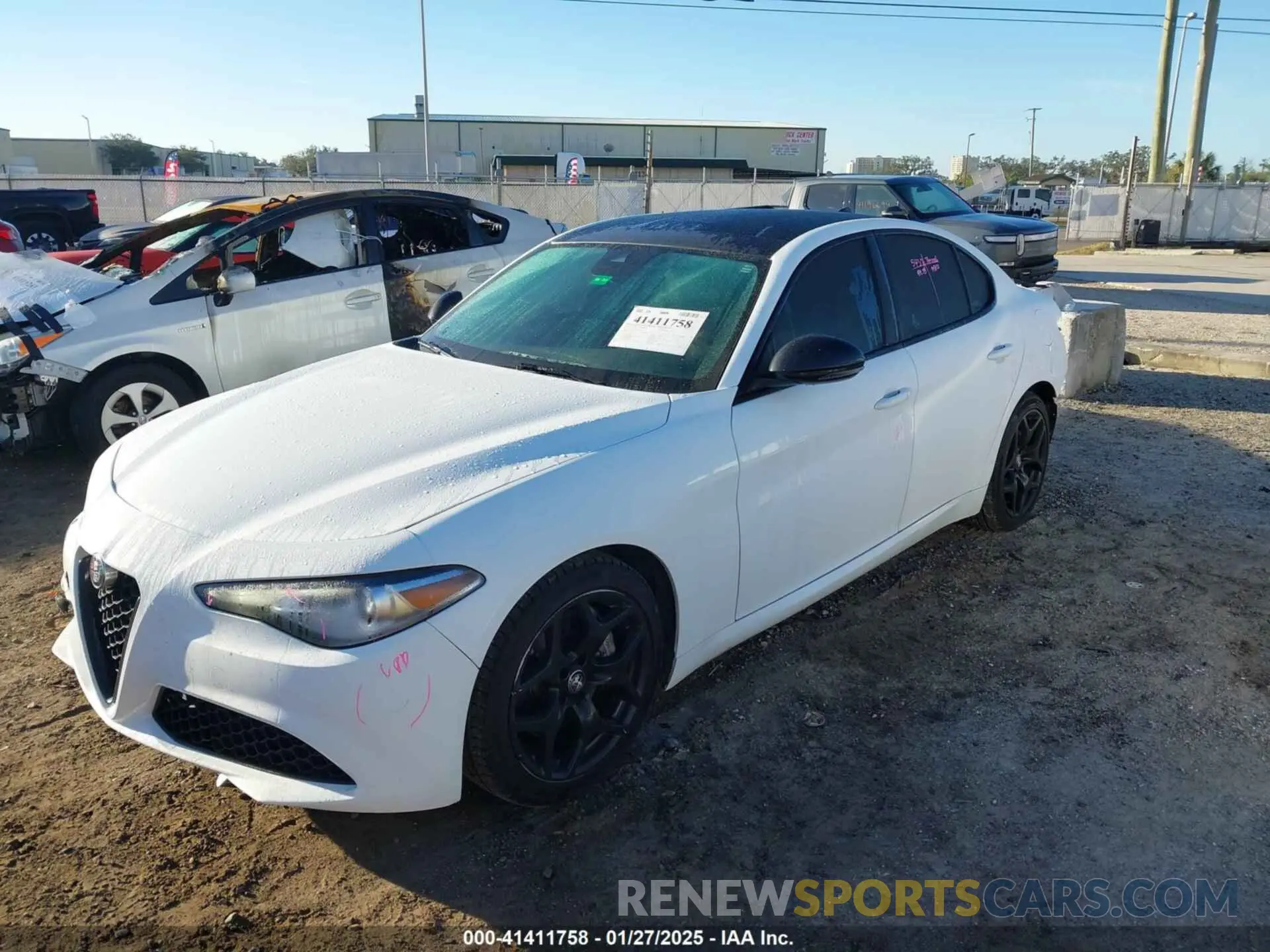 2 fotografías del automóvil dañado ZARFAMANXM7645217 ALFA ROMEO GIULIA 2021