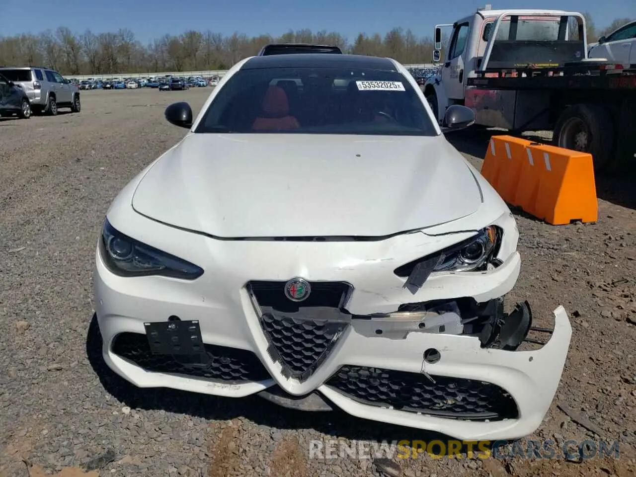 5 fotografías del automóvil dañado ZARFAMBN4M7640318 ALFA ROMEO GIULIA 2021