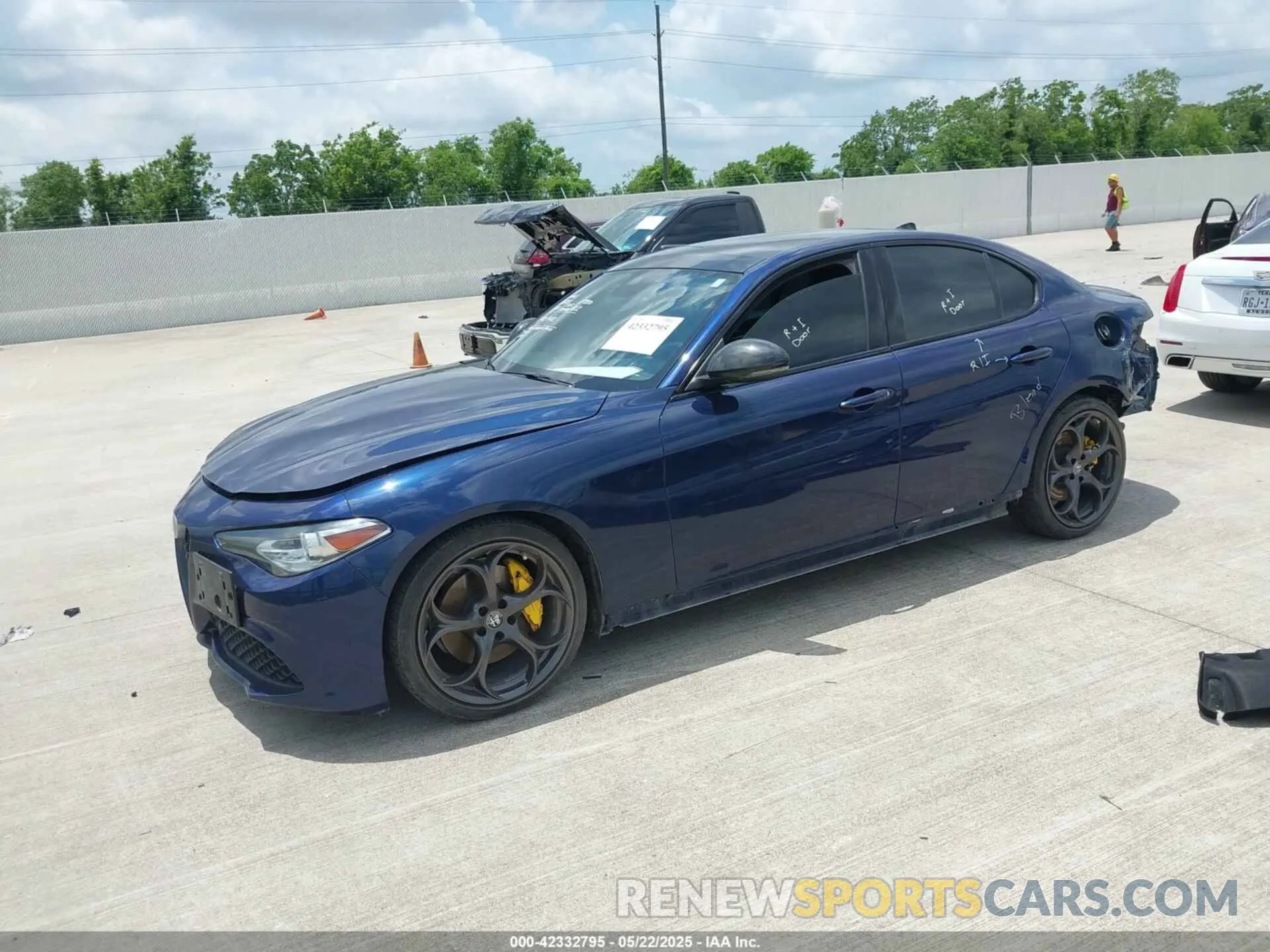 2 fotografías del automóvil dañado ZARFAMBN4M7648578 ALFA ROMEO GIULIA 2021