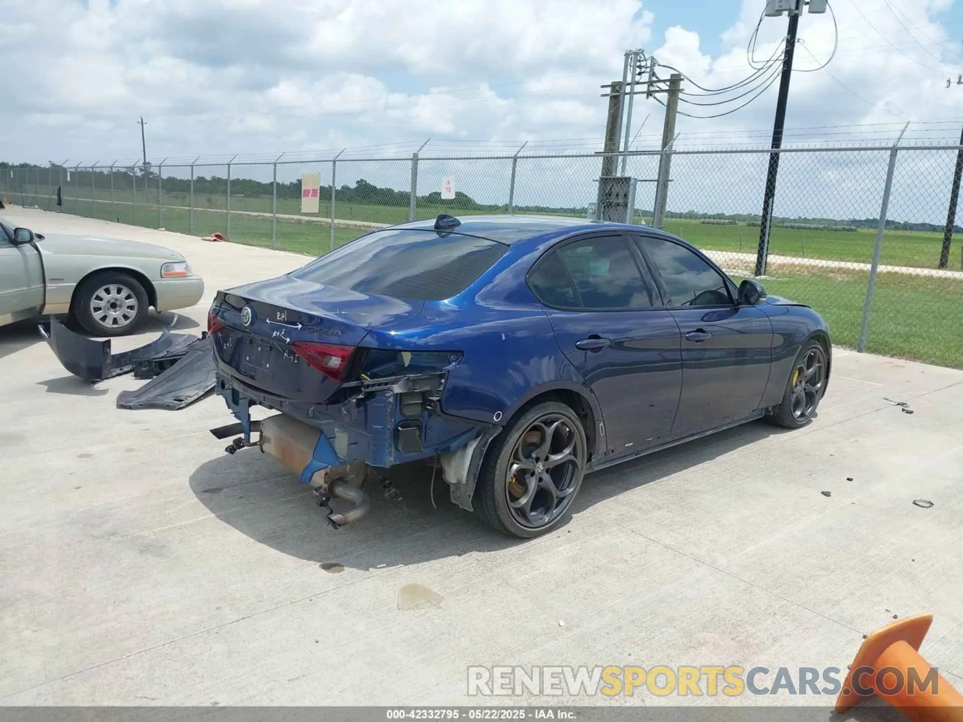 4 fotografías del automóvil dañado ZARFAMBN4M7648578 ALFA ROMEO GIULIA 2021