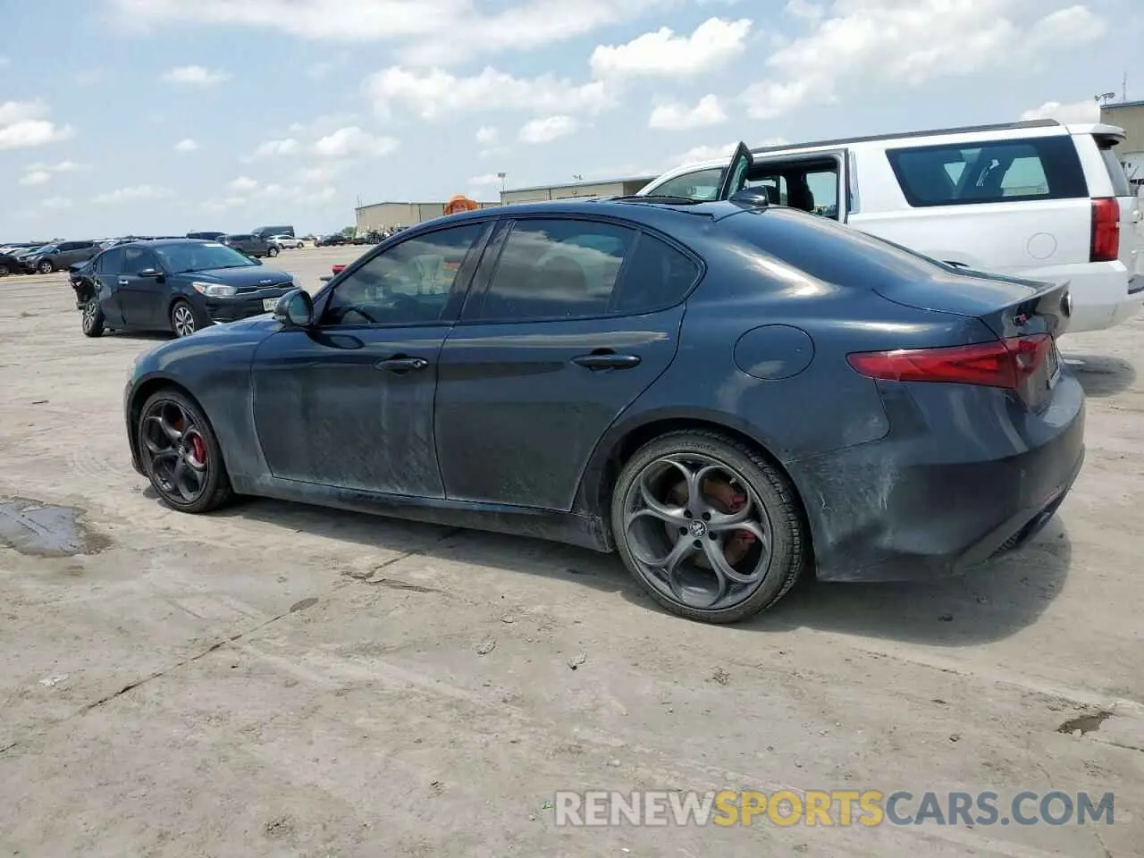 2 fotografías del automóvil dañado ZARFANBN7M7643882 ALFA ROMEO GIULIA 2021