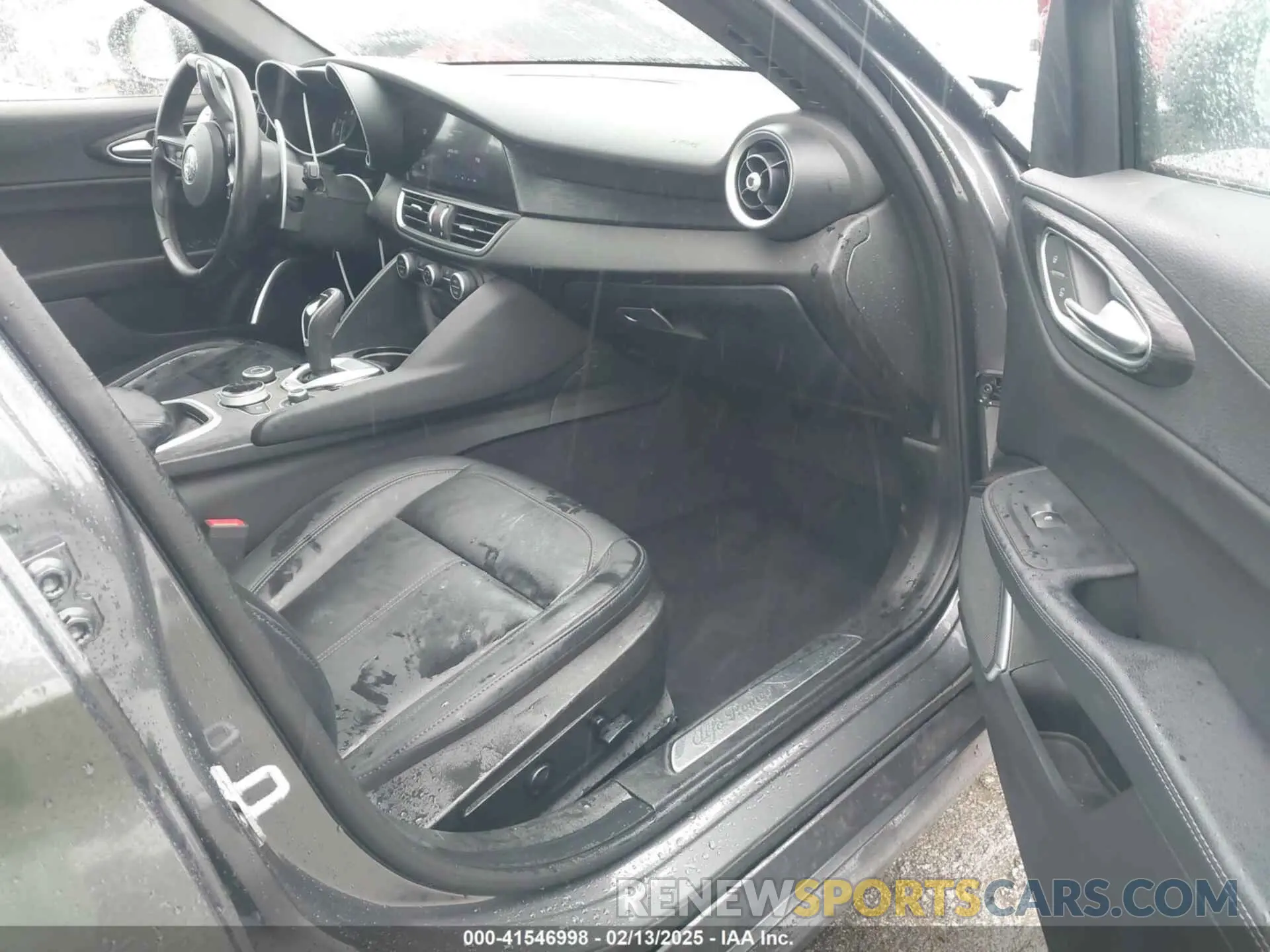 5 fotografías del automóvil dañado ZARFAMAN1N7661999 ALFA ROMEO GIULIA 2022