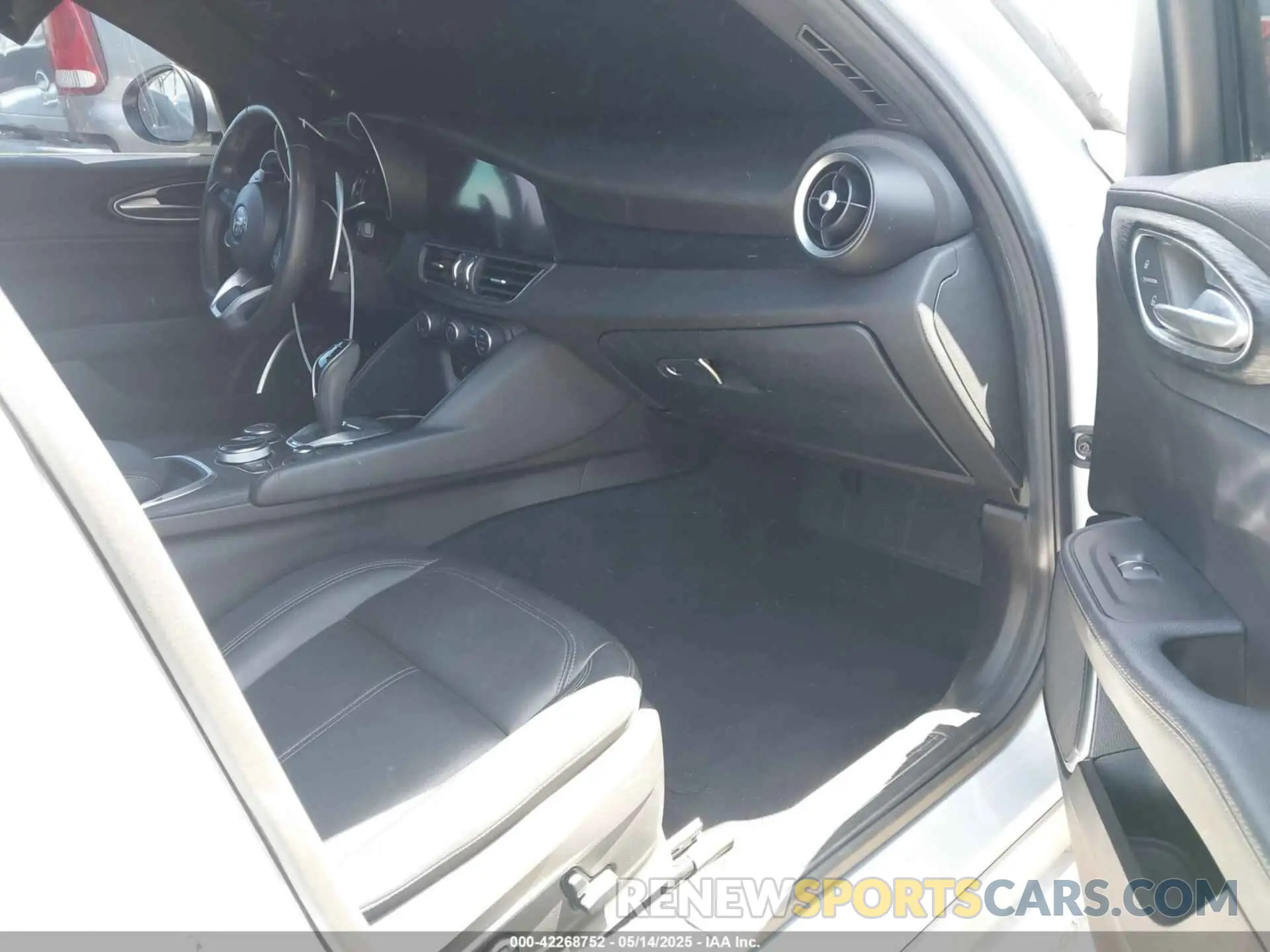 5 fotografías del automóvil dañado ZARFAMAN4N7661642 ALFA ROMEO GIULIA 2022