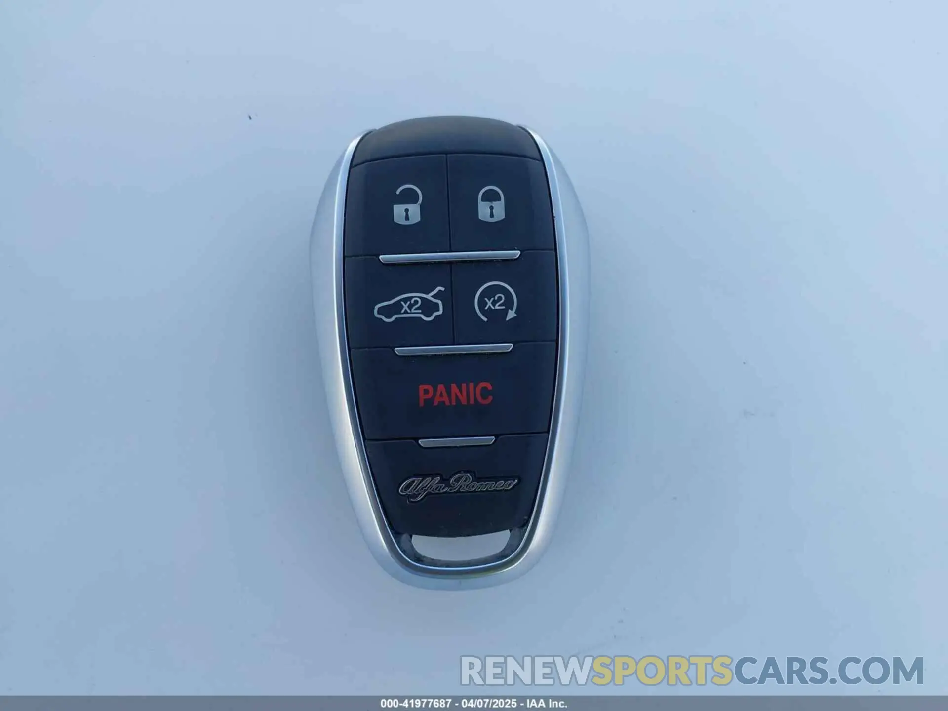 11 fotografías del automóvil dañado ZARFAMBN2N7663498 ALFA ROMEO GIULIA 2022