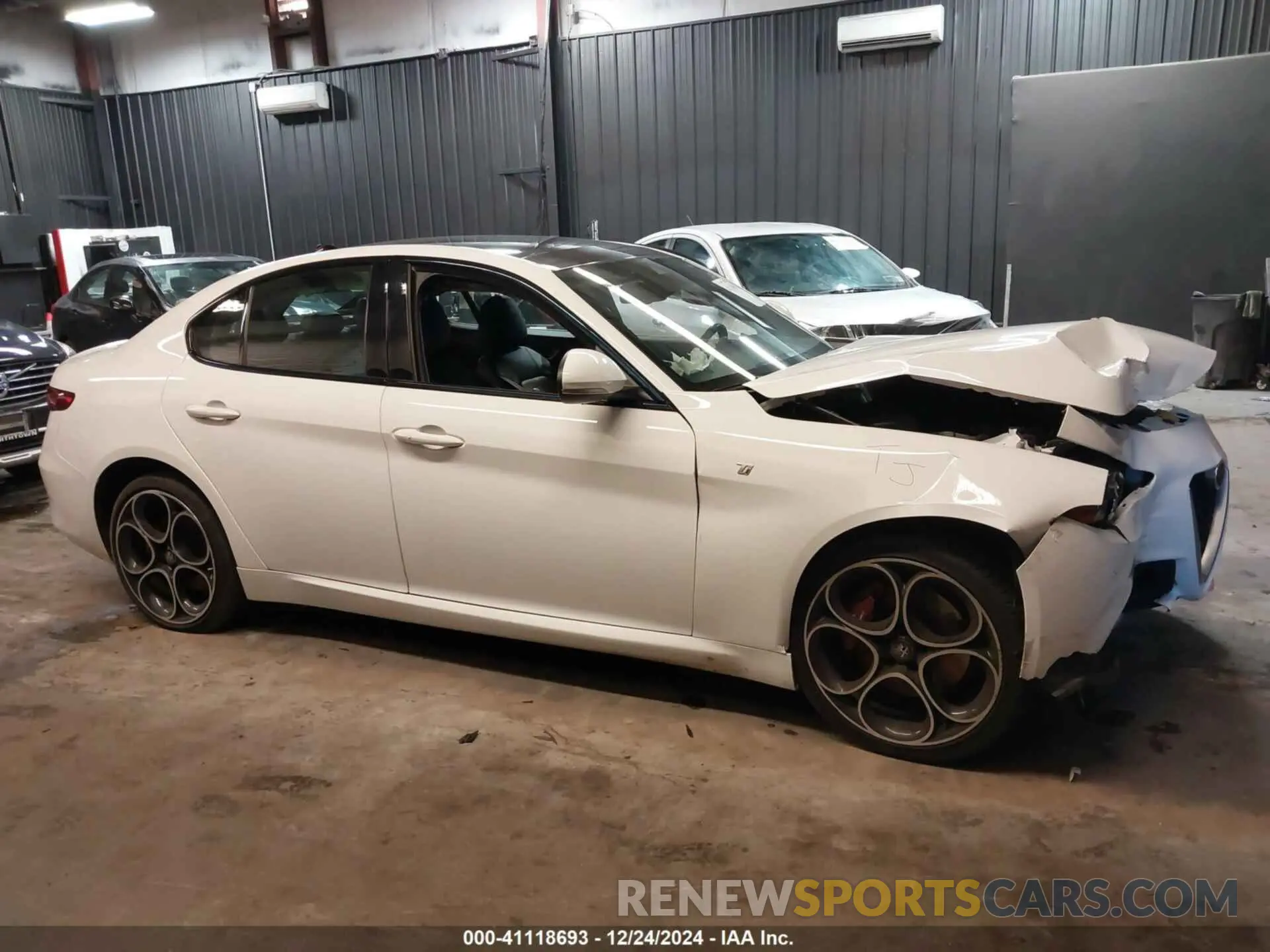 12 fotografías del automóvil dañado ZARFANBN8N7661843 ALFA ROMEO GIULIA 2022