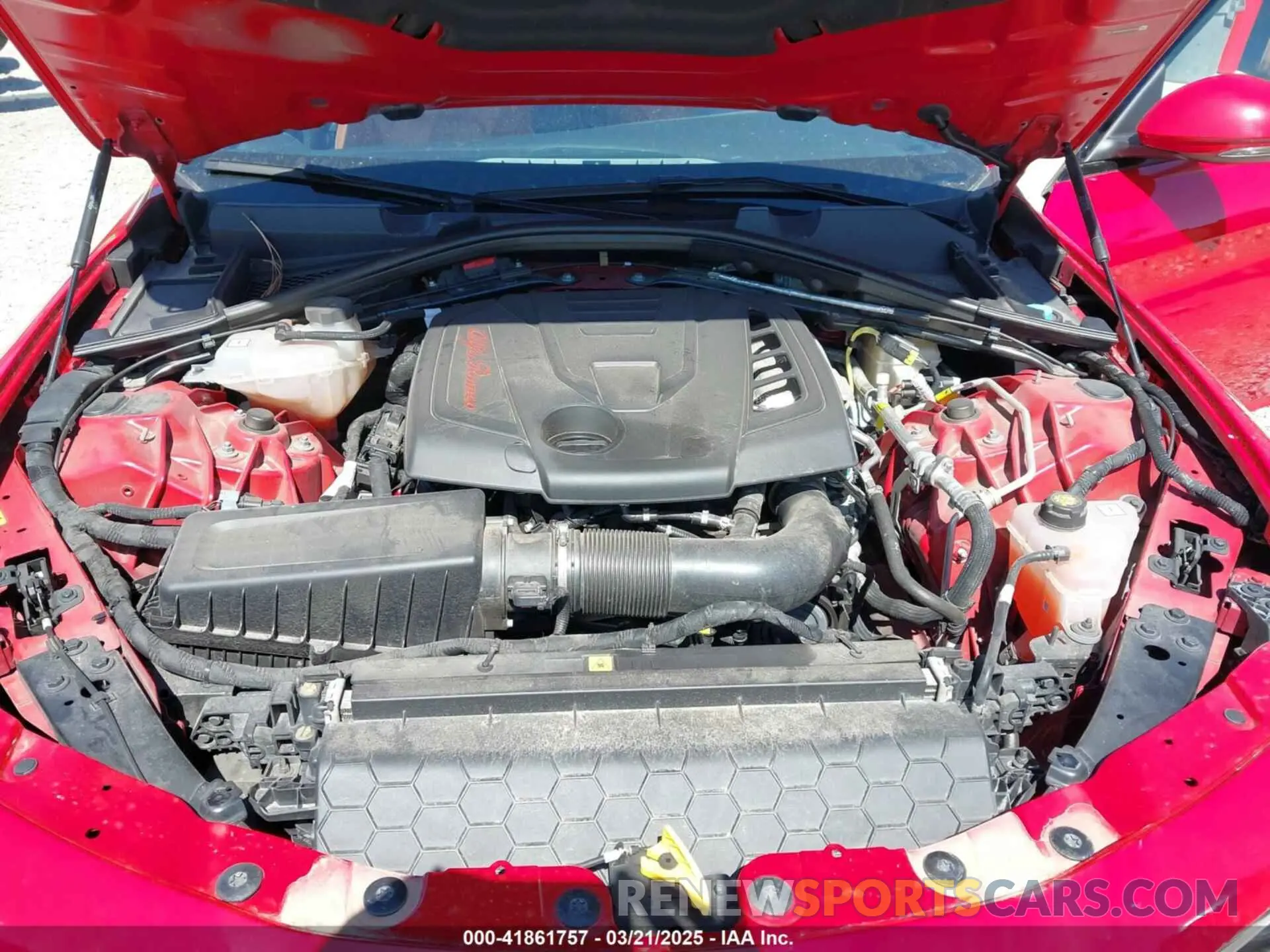 10 fotografías del automóvil dañado ZARFAMBN2P7671183 ALFA ROMEO GIULIA 2023