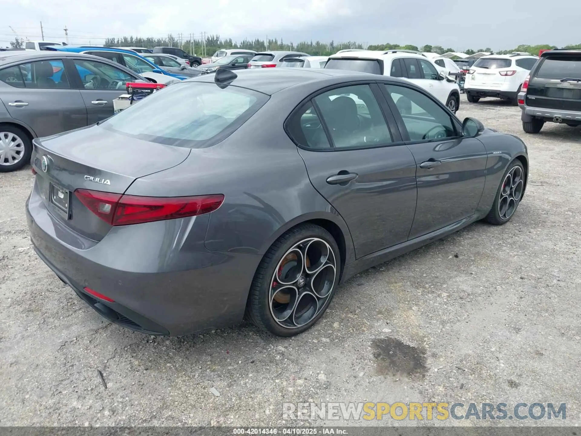 4 fotografías del automóvil dañado ZARFAMBN6P7666665 ALFA ROMEO GIULIA 2023